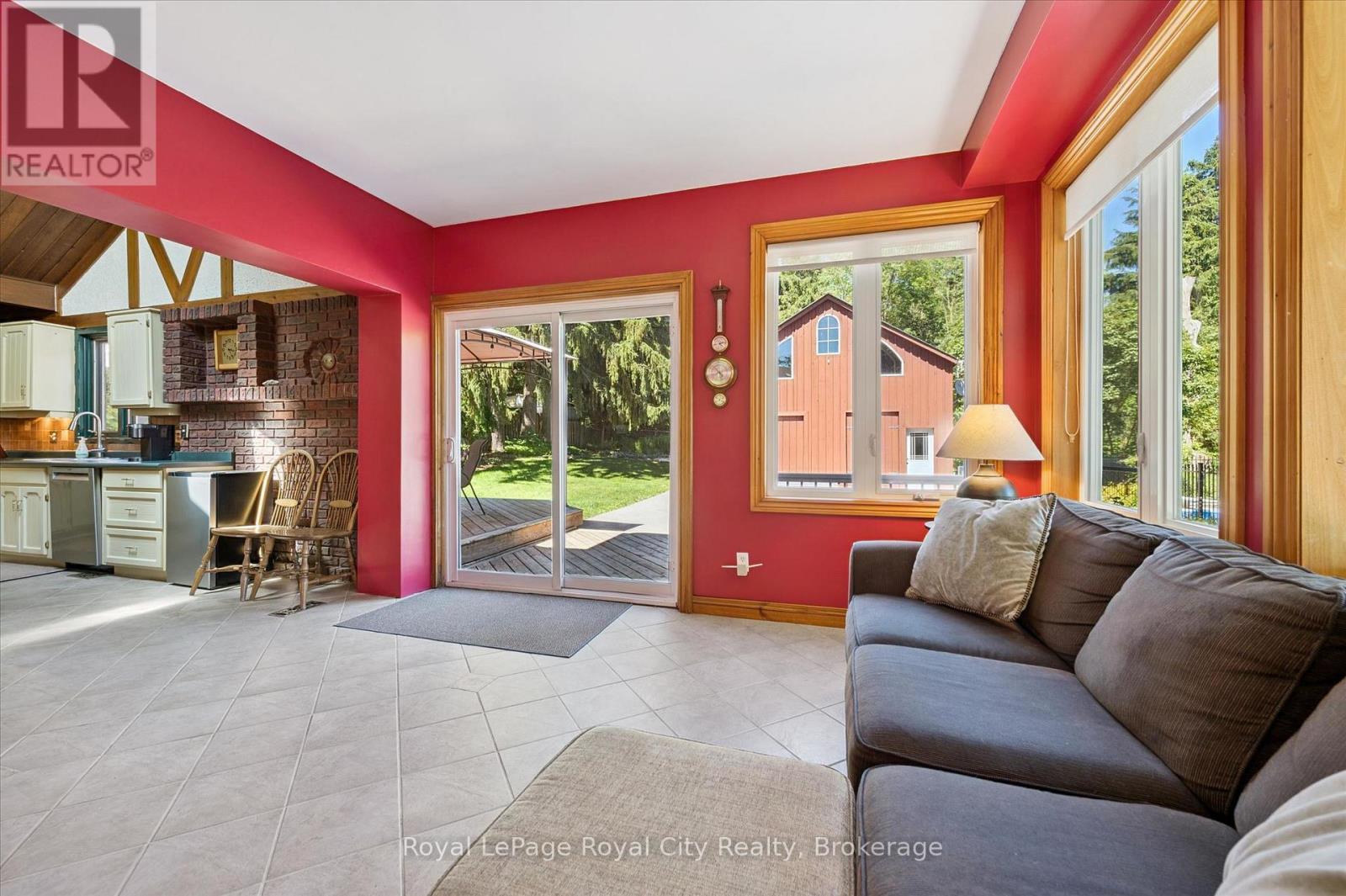 












33 NORTH BROADWAY STREET

,
Centre Wellington (Belwood),




Ontario
N0B1J0

