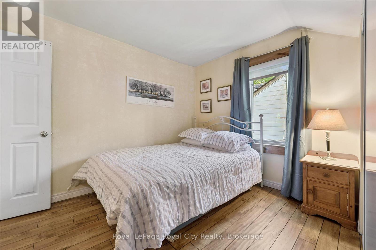 












33 NORTH BROADWAY STREET

,
Centre Wellington (Belwood),




Ontario
N0B1J0

