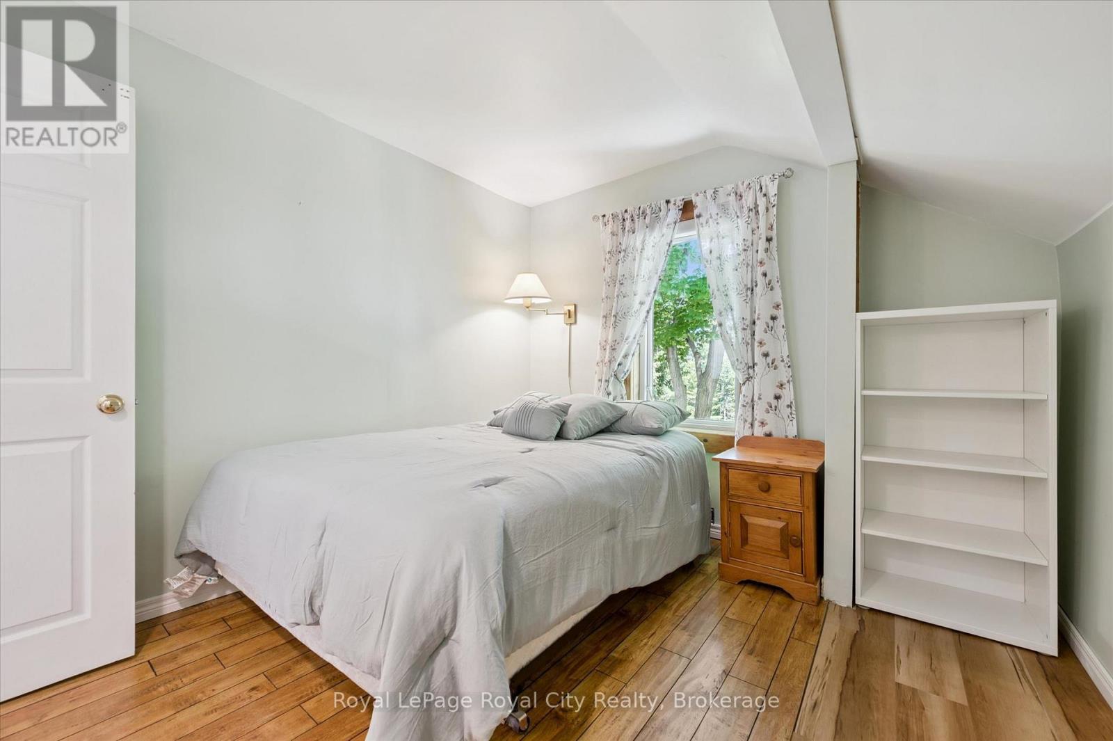 












33 NORTH BROADWAY STREET

,
Centre Wellington (Belwood),




Ontario
N0B1J0

