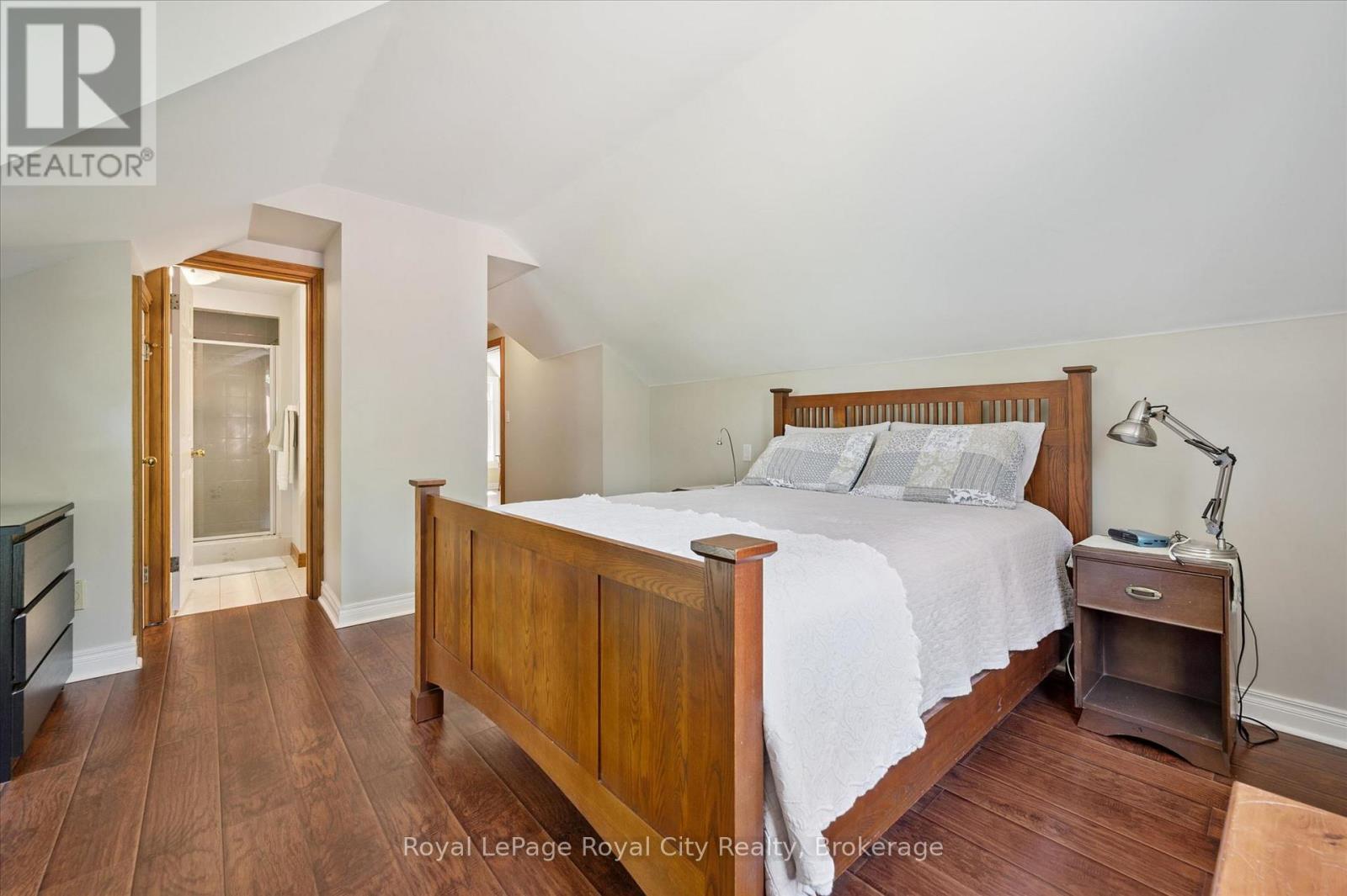 












33 NORTH BROADWAY STREET

,
Centre Wellington (Belwood),




Ontario
N0B1J0


