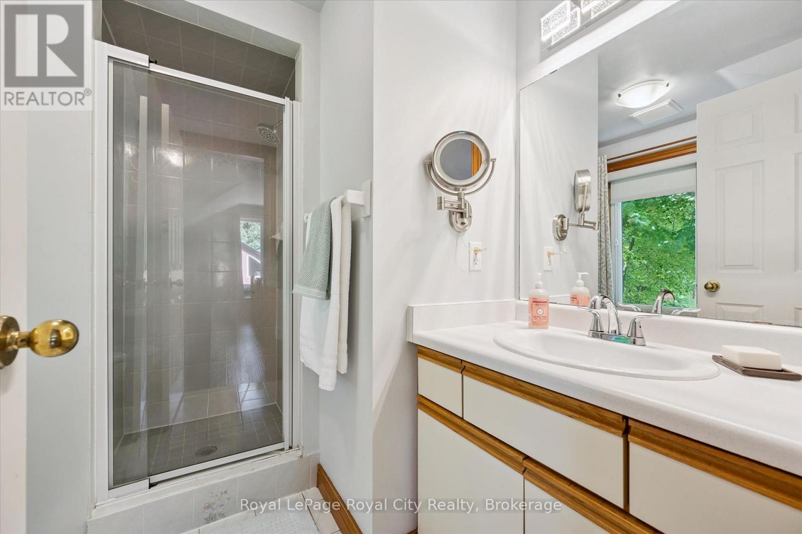 












33 NORTH BROADWAY STREET

,
Centre Wellington (Belwood),




Ontario
N0B1J0


