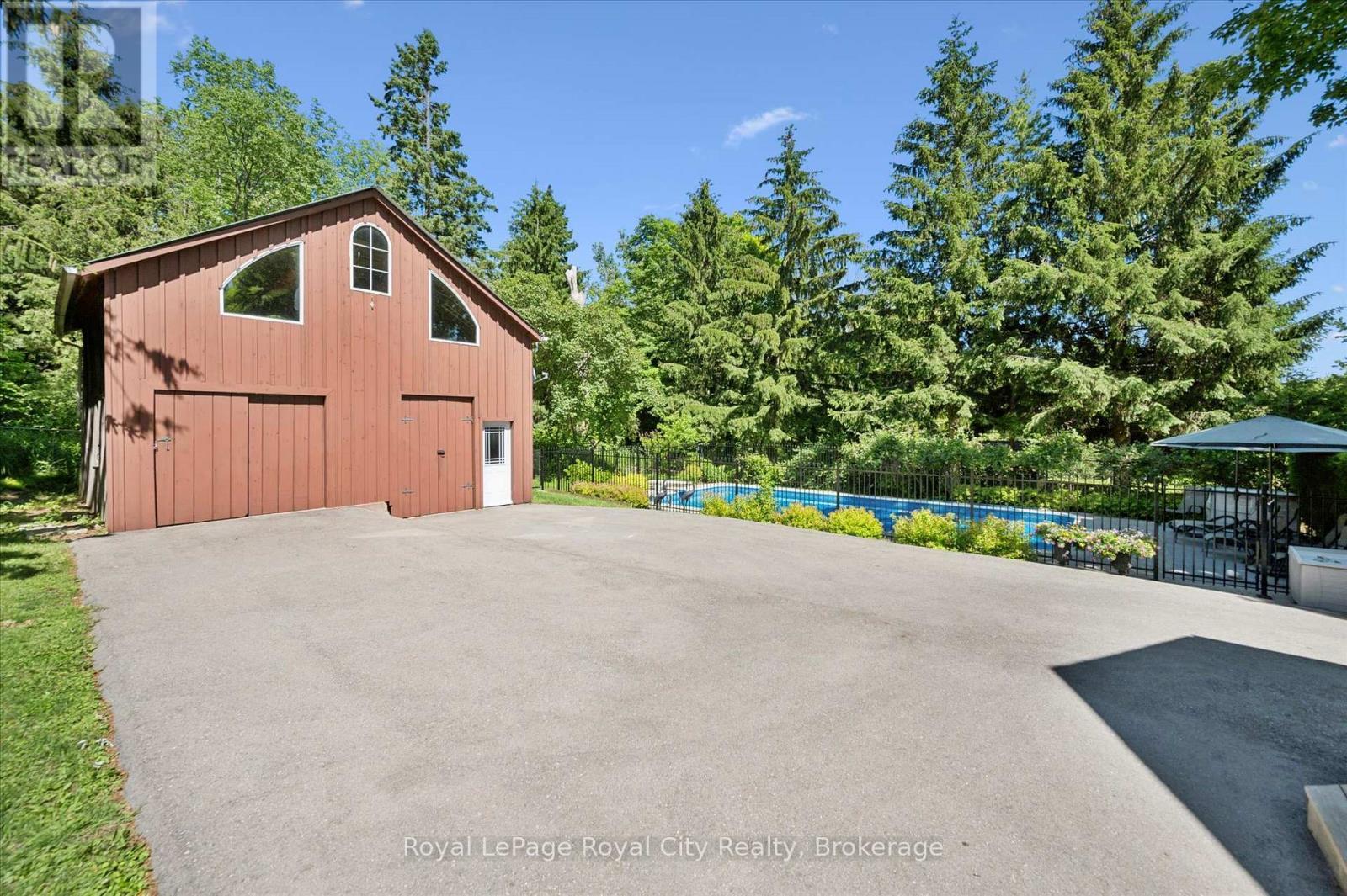 












33 NORTH BROADWAY STREET

,
Centre Wellington (Belwood),




Ontario
N0B1J0

