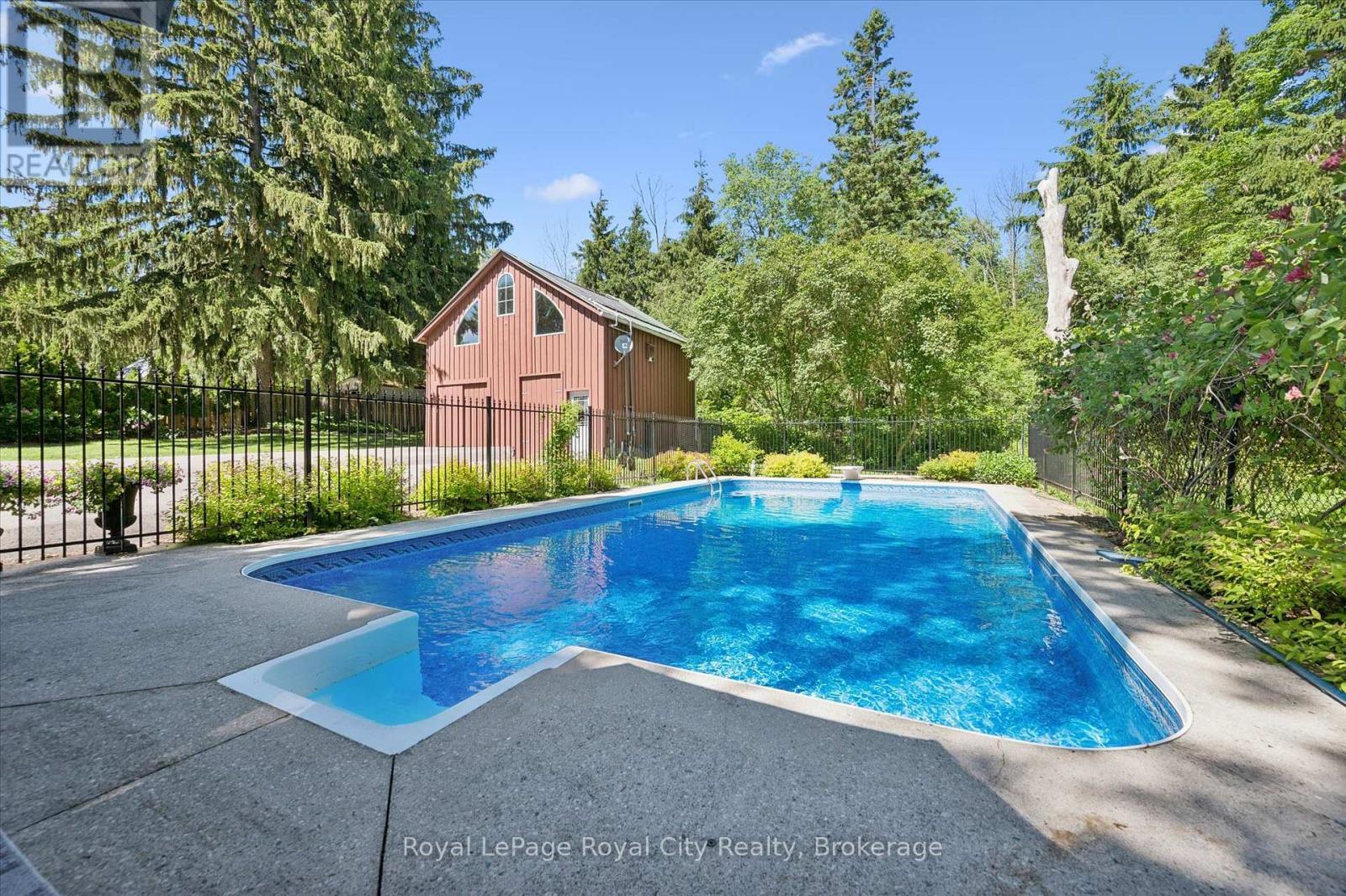 












33 NORTH BROADWAY STREET

,
Centre Wellington (Belwood),




Ontario
N0B1J0

