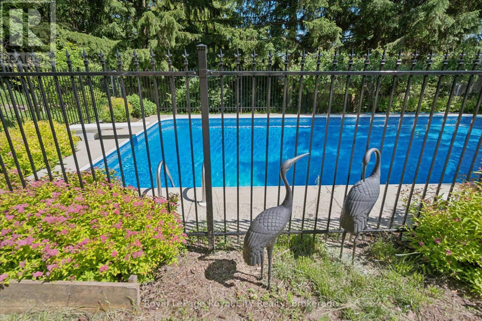 












33 NORTH BROADWAY STREET

,
Centre Wellington (Belwood),




Ontario
N0B1J0

