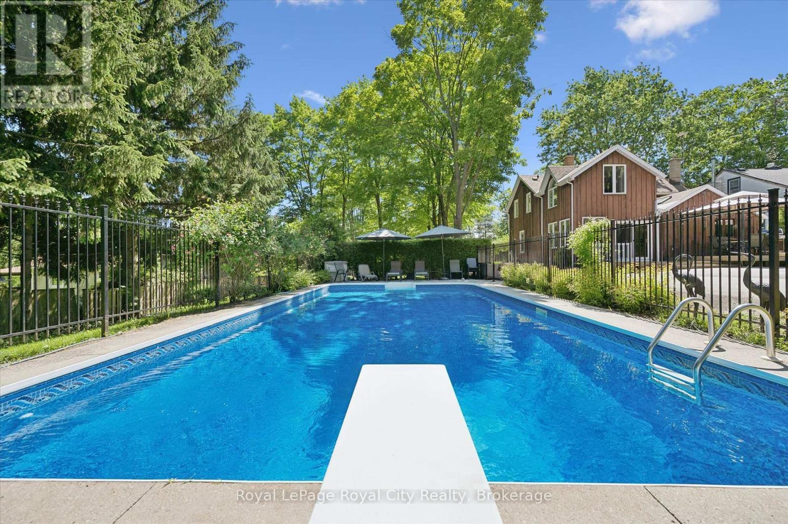 












33 NORTH BROADWAY STREET

,
Centre Wellington (Belwood),




Ontario
N0B1J0

