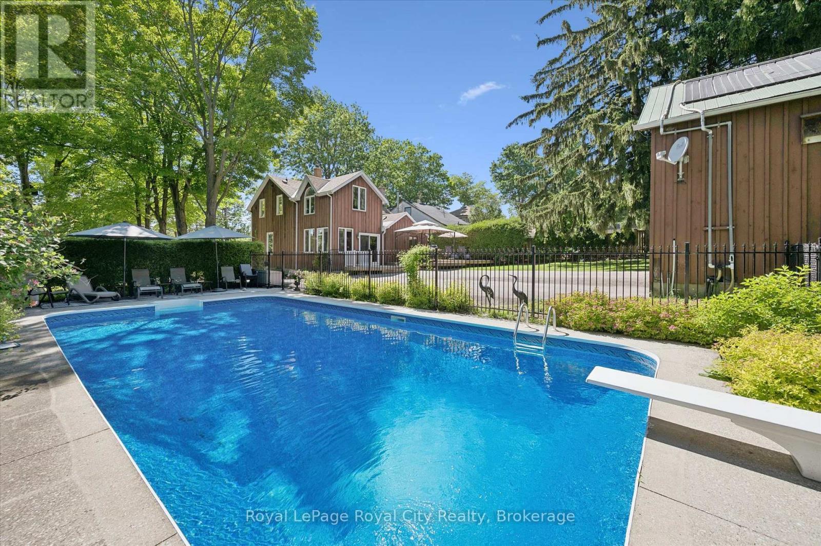 












33 NORTH BROADWAY STREET

,
Centre Wellington (Belwood),




Ontario
N0B1J0

