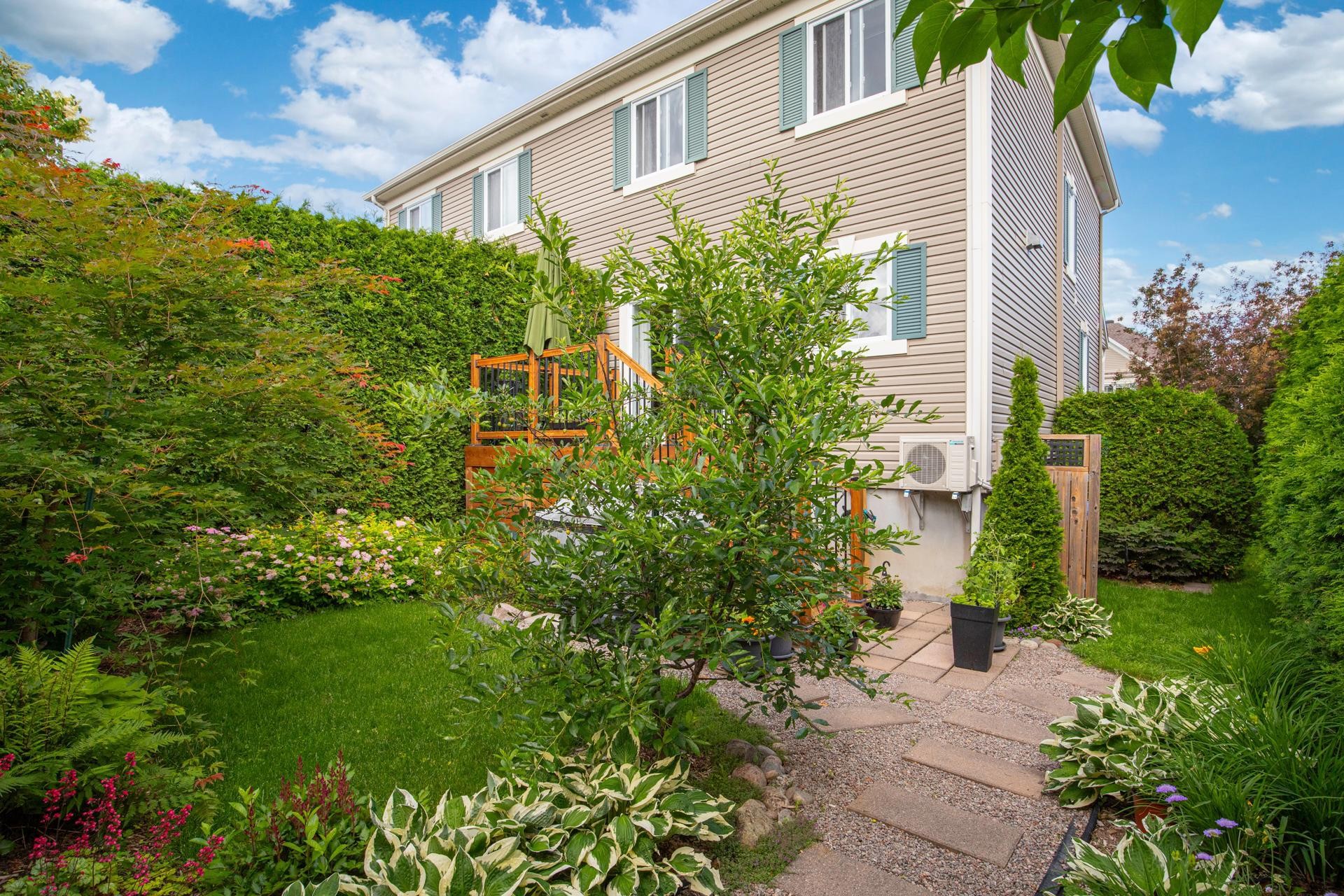 









506


Rue Magloire-Laflamme

,
Mont-Saint-Hilaire,




QC
J3H0B8

