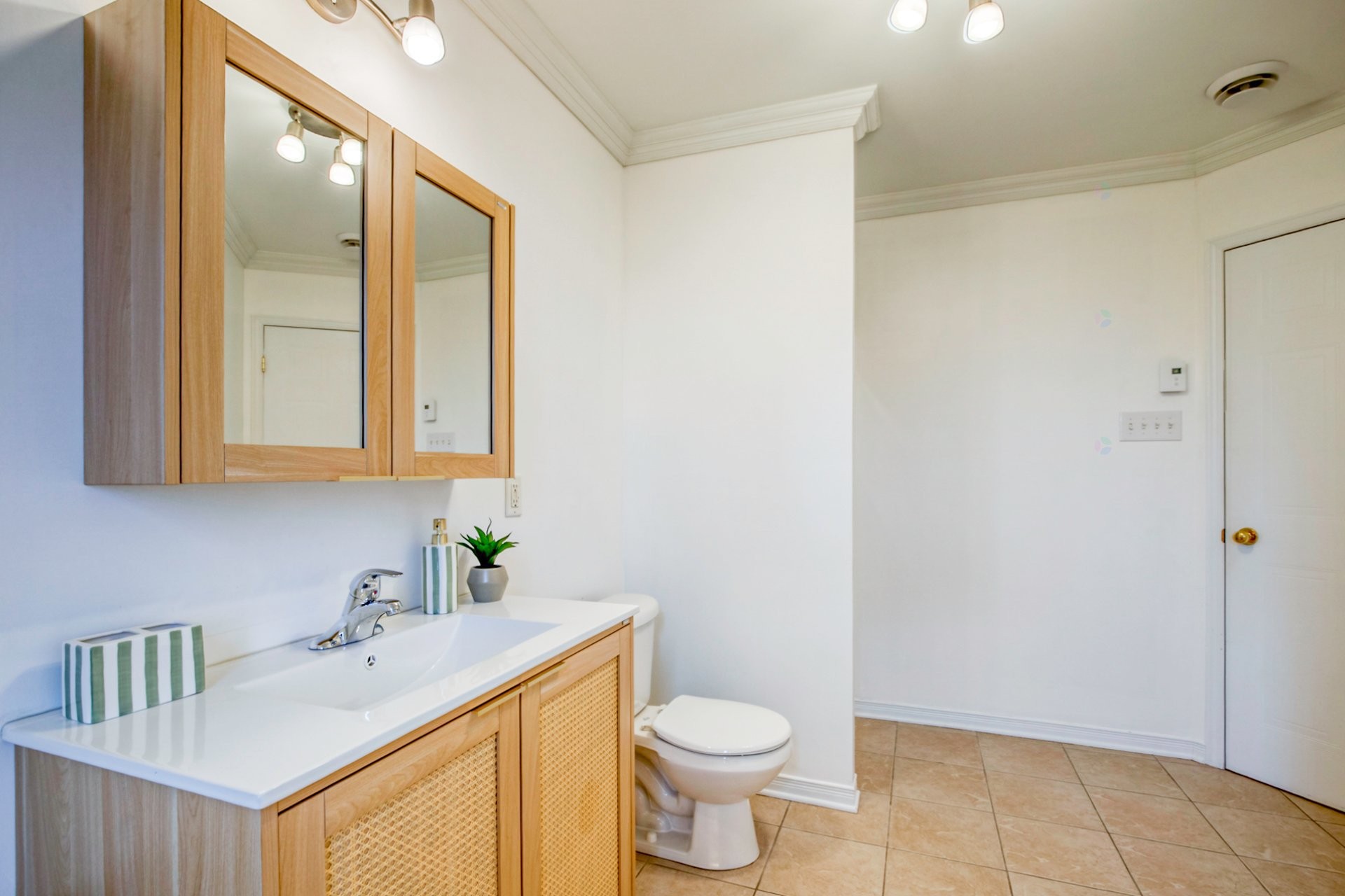 









506


Rue Magloire-Laflamme

,
Mont-Saint-Hilaire,




QC
J3H0B8

