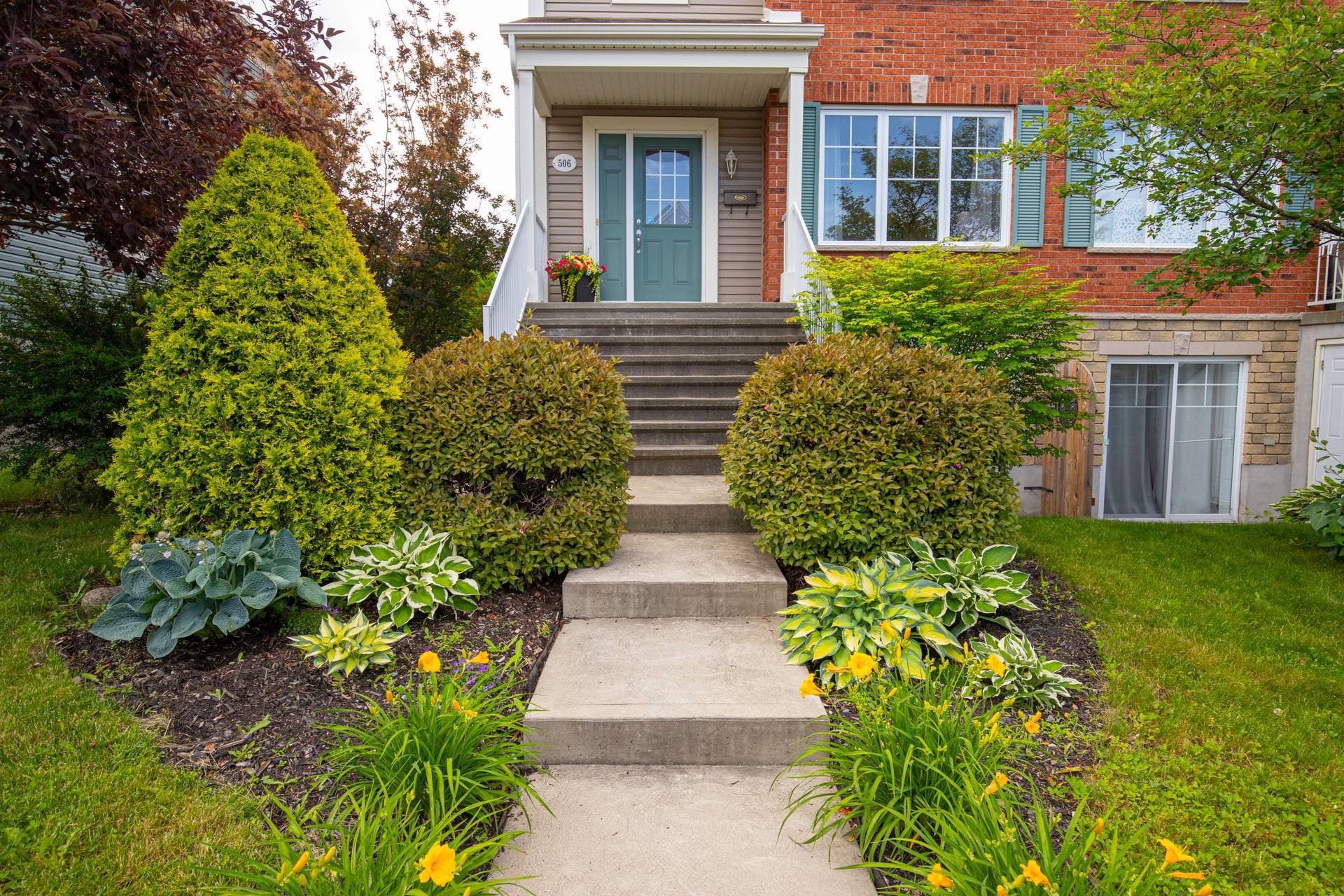 









506


Rue Magloire-Laflamme

,
Mont-Saint-Hilaire,




QC
J3H0B8

