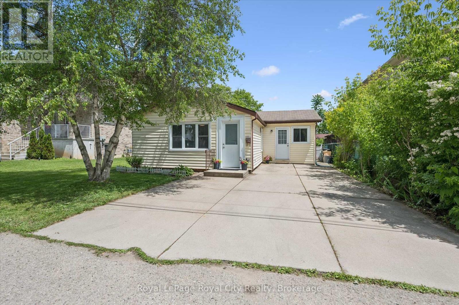 












10 MACVILLE AVENUE

,
Kitchener,




Ontario
N2K1T1

