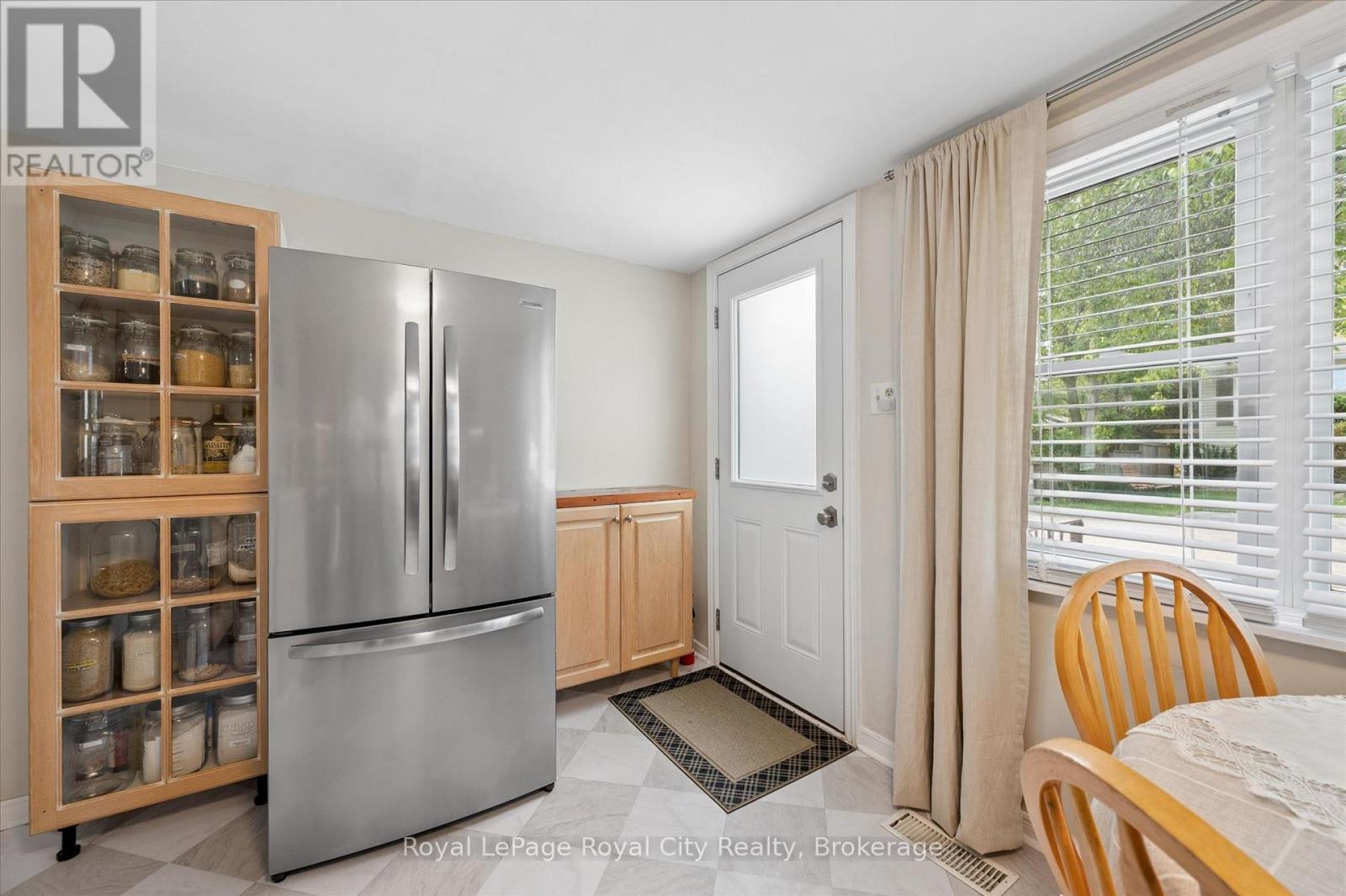 












10 MACVILLE AVENUE

,
Kitchener,




Ontario
N2K1T1

