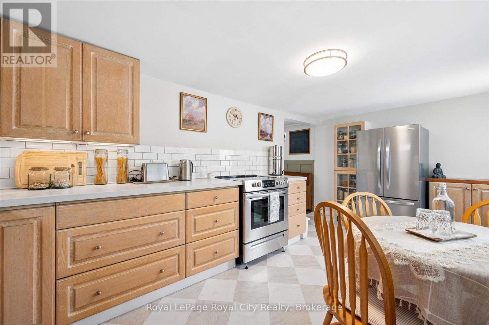 












10 MACVILLE AVENUE

,
Kitchener,




Ontario
N2K1T1


