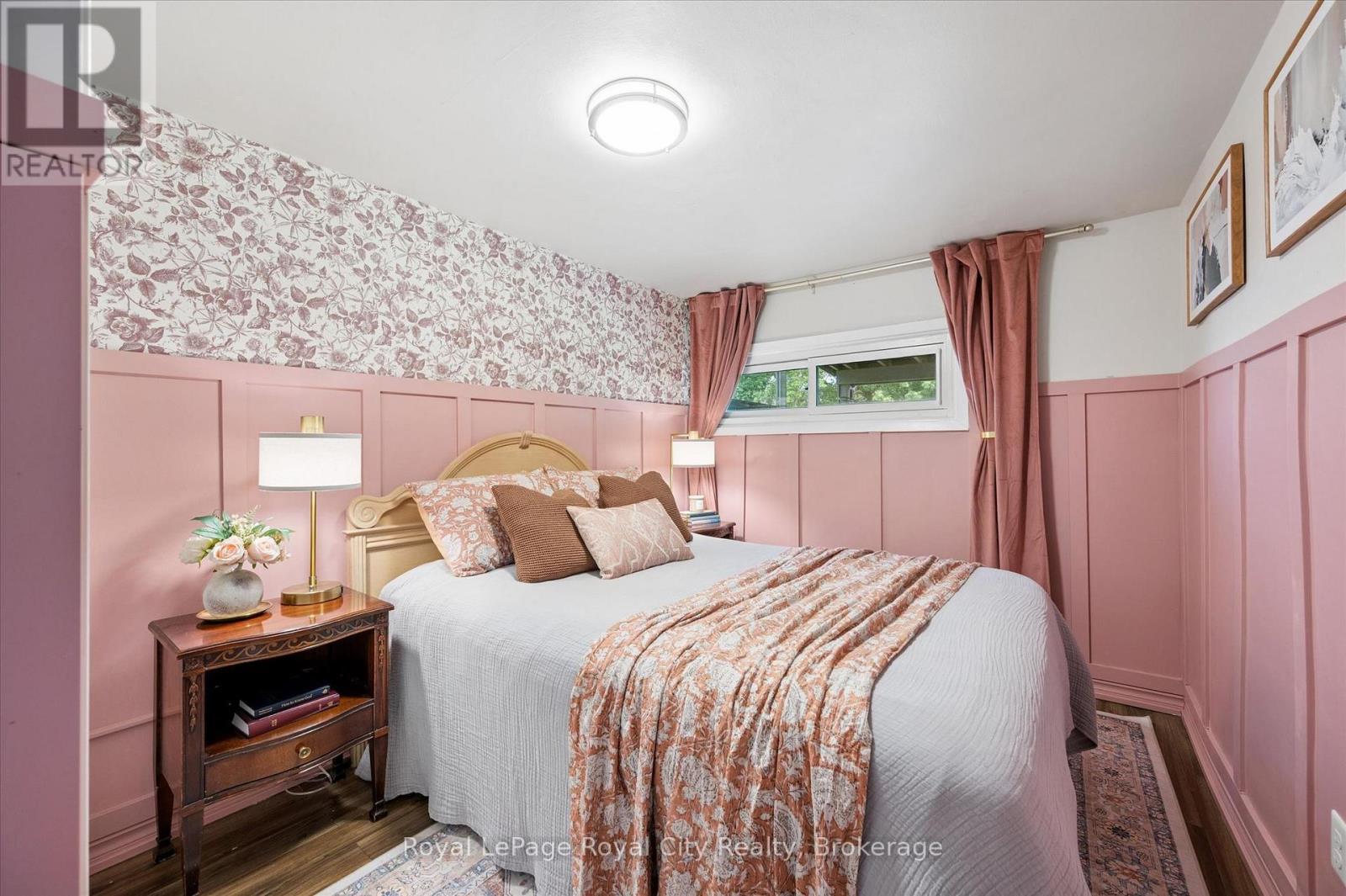 












10 MACVILLE AVENUE

,
Kitchener,




Ontario
N2K1T1

