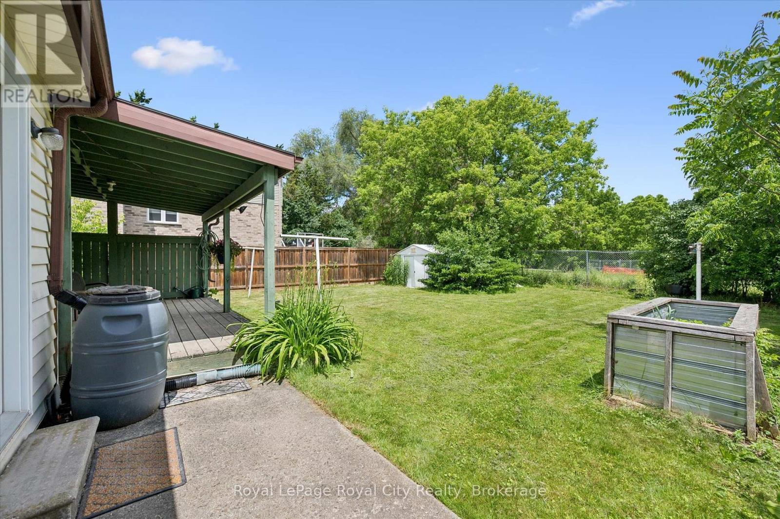 












10 MACVILLE AVENUE

,
Kitchener,




Ontario
N2K1T1

