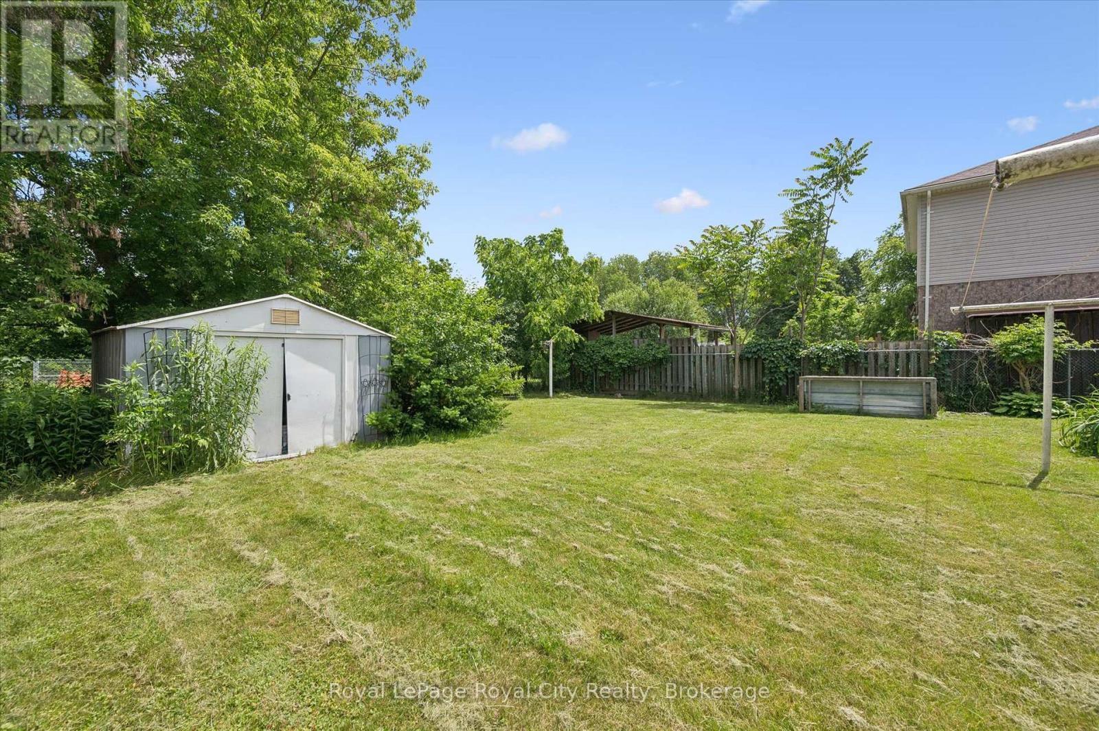 












10 MACVILLE AVENUE

,
Kitchener,




Ontario
N2K1T1


