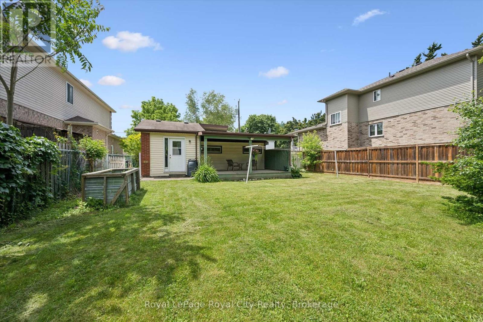 












10 MACVILLE AVENUE

,
Kitchener,




Ontario
N2K1T1

