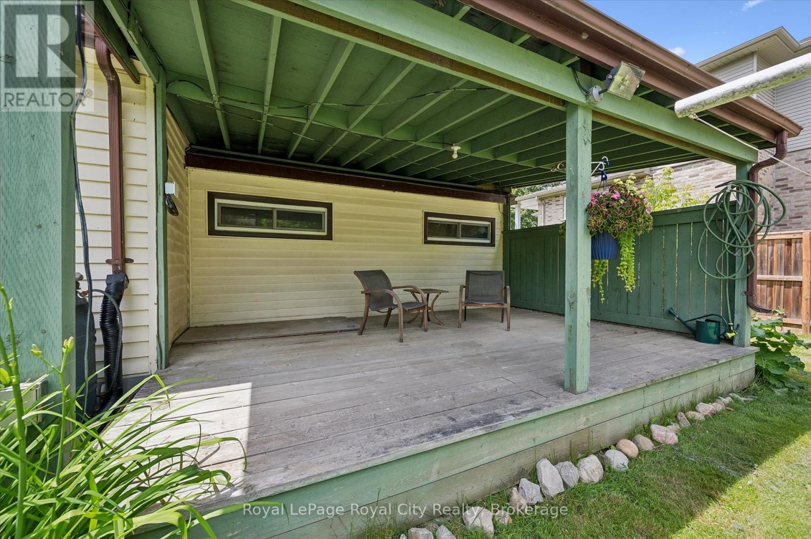 












10 MACVILLE AVENUE

,
Kitchener,




Ontario
N2K1T1

