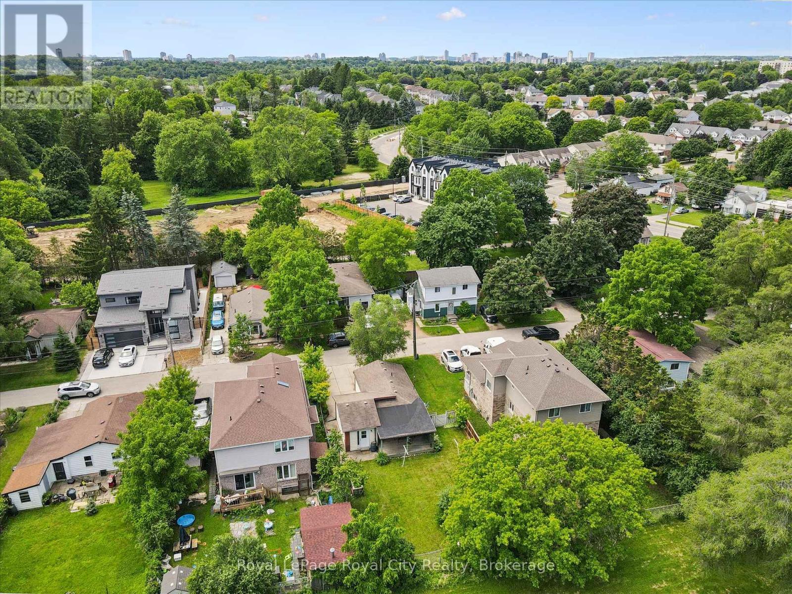 












10 MACVILLE AVENUE

,
Kitchener,




Ontario
N2K1T1

