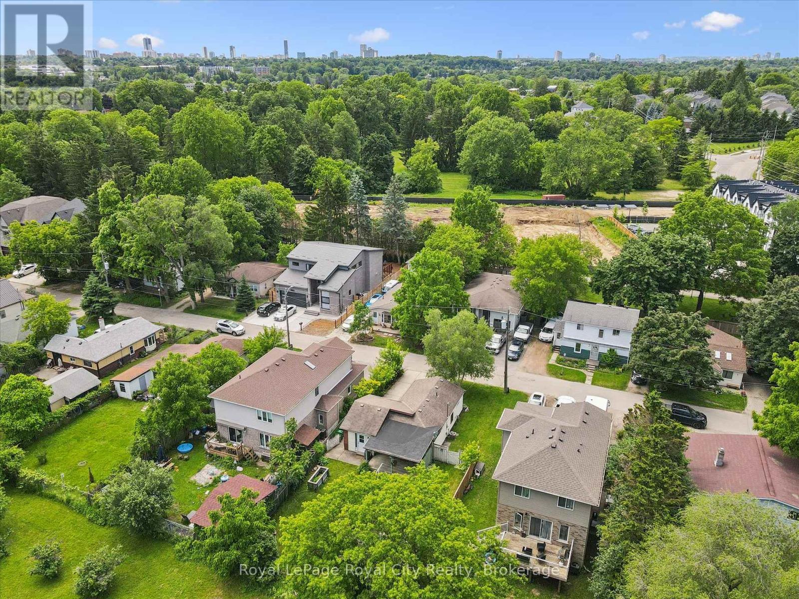 












10 MACVILLE AVENUE

,
Kitchener,




Ontario
N2K1T1


