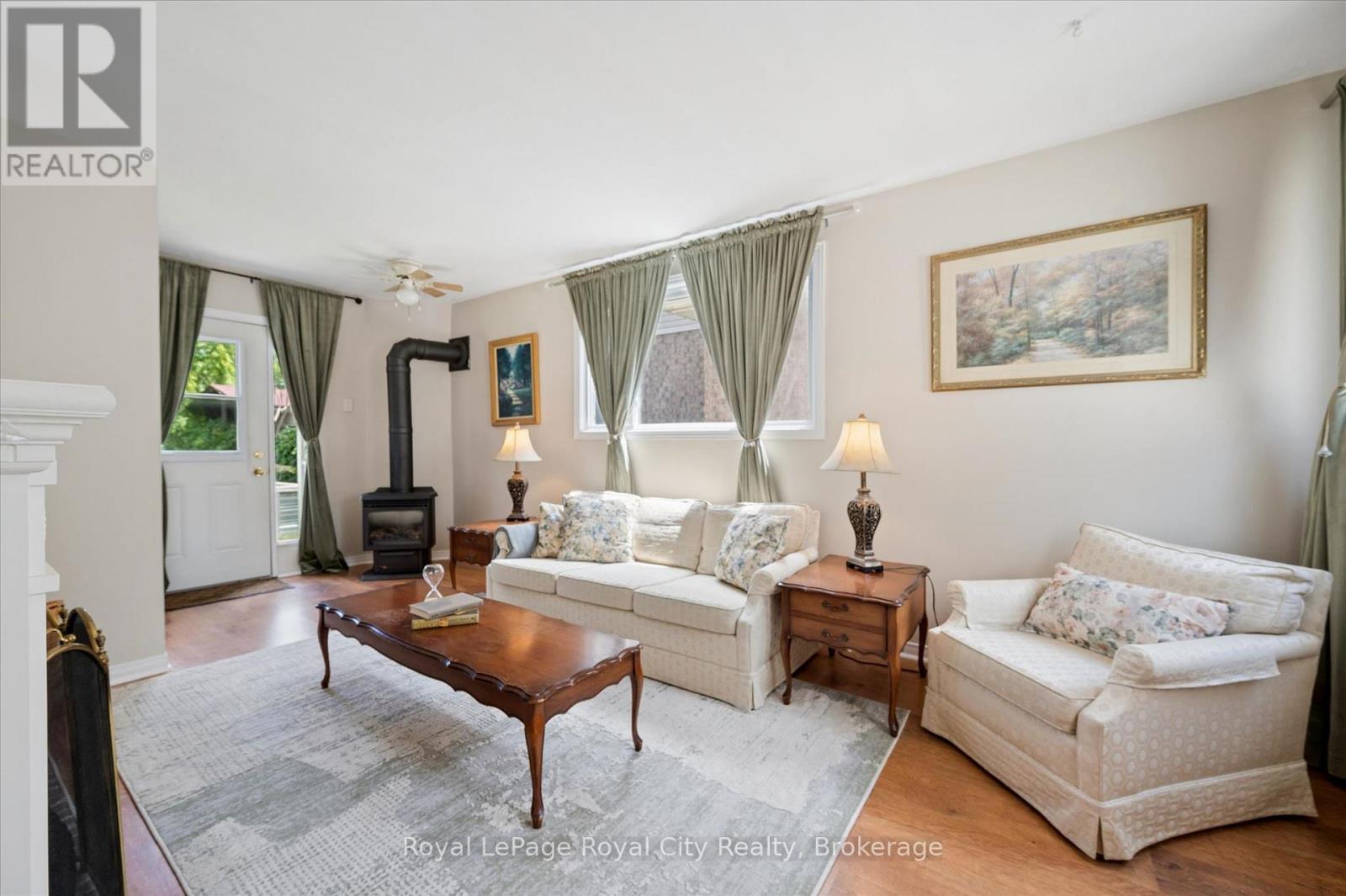 












10 MACVILLE AVENUE

,
Kitchener,




Ontario
N2K1T1

