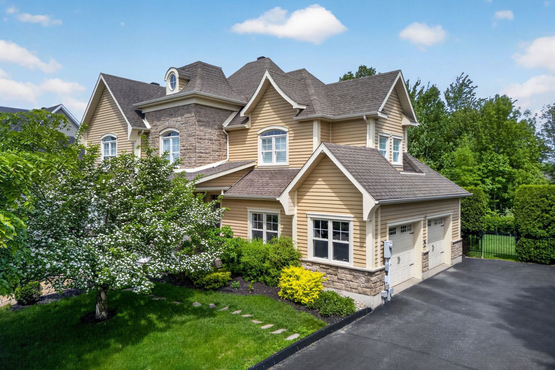 









2611


Rue Honoré-De Balzac

,
Sherbrooke (Les Nations),




QC
J1L0B2

