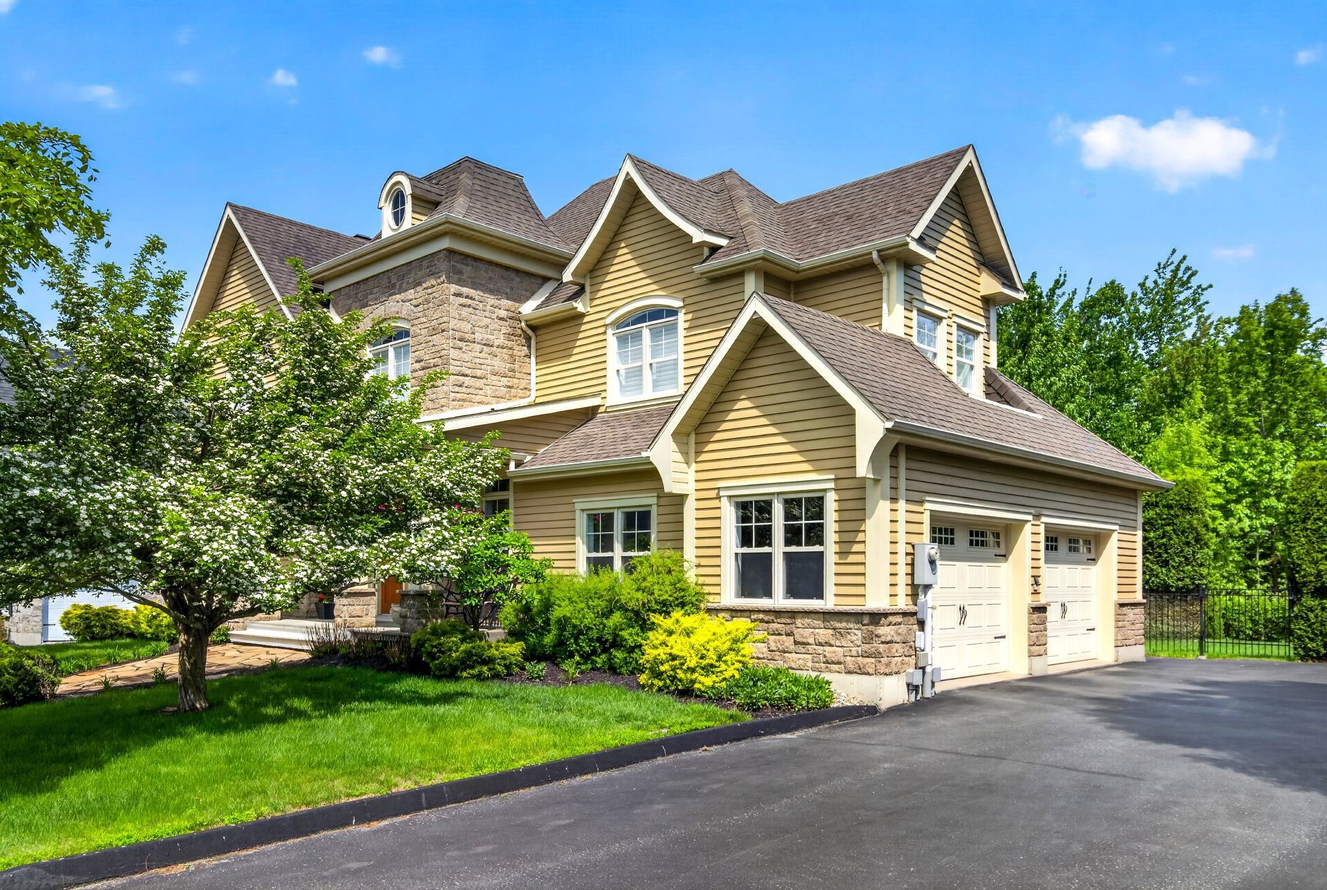 









2611


Rue Honoré-De Balzac

,
Sherbrooke (Les Nations),




QC
J1L0B2

