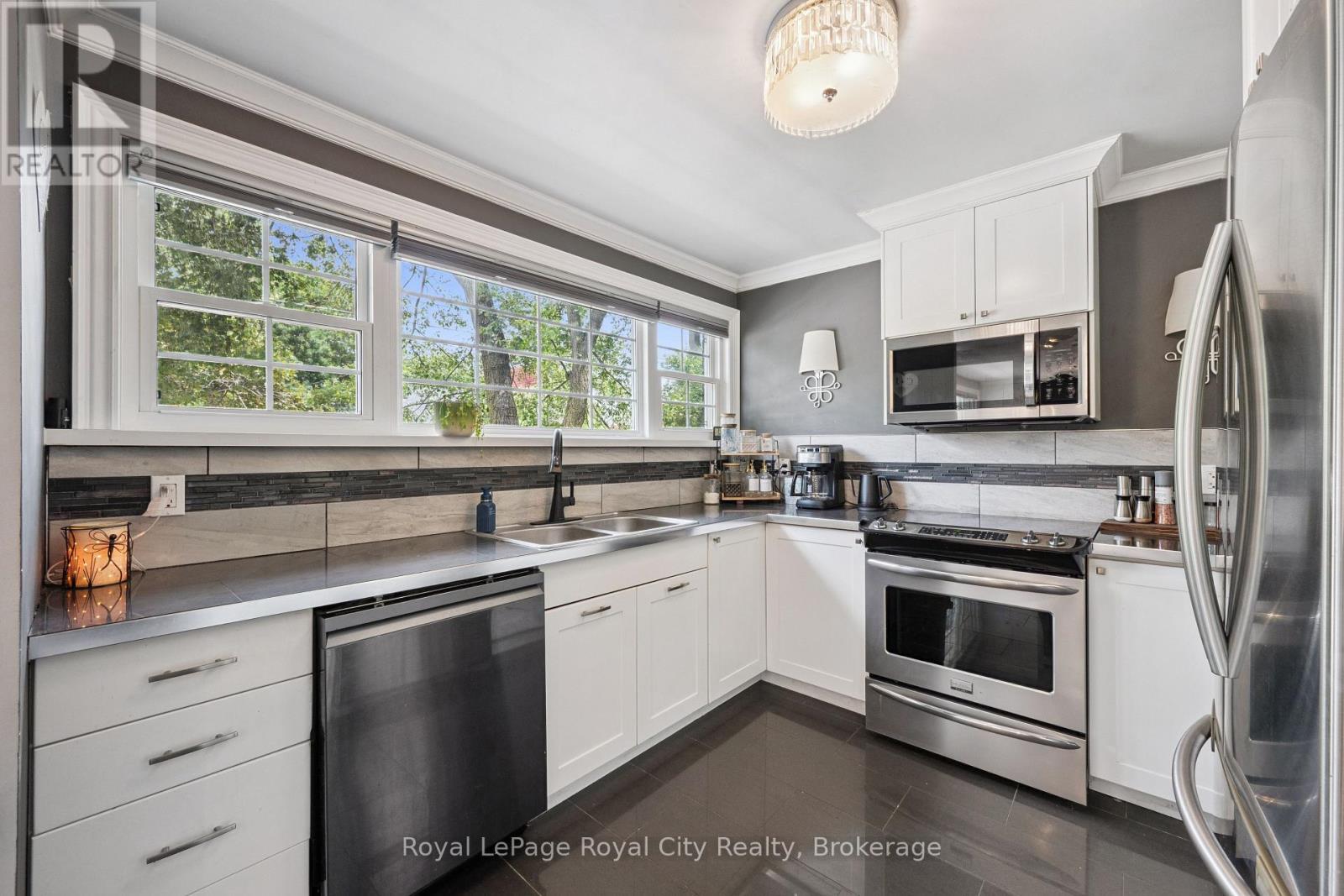 












8 ROSEWOOD AVENUE

,
Guelph (Junction/Onward Willow),




Ontario
N1H5Z9

