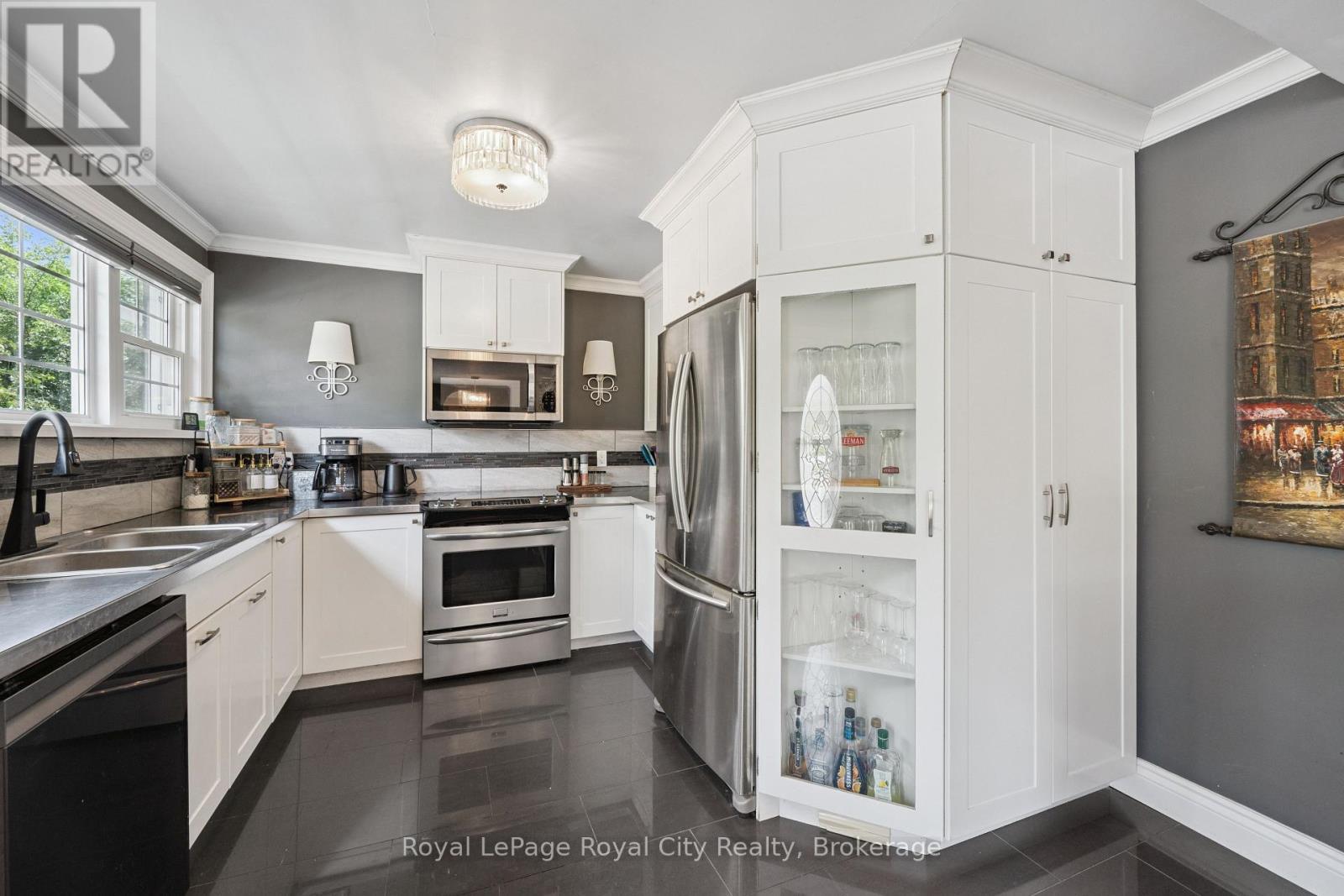 












8 ROSEWOOD AVENUE

,
Guelph (Junction/Onward Willow),




Ontario
N1H5Z9

