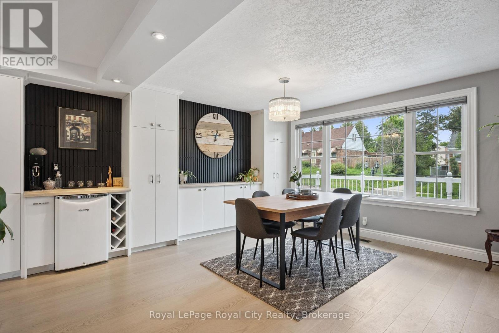 












8 ROSEWOOD AVENUE

,
Guelph (Junction/Onward Willow),




Ontario
N1H5Z9

