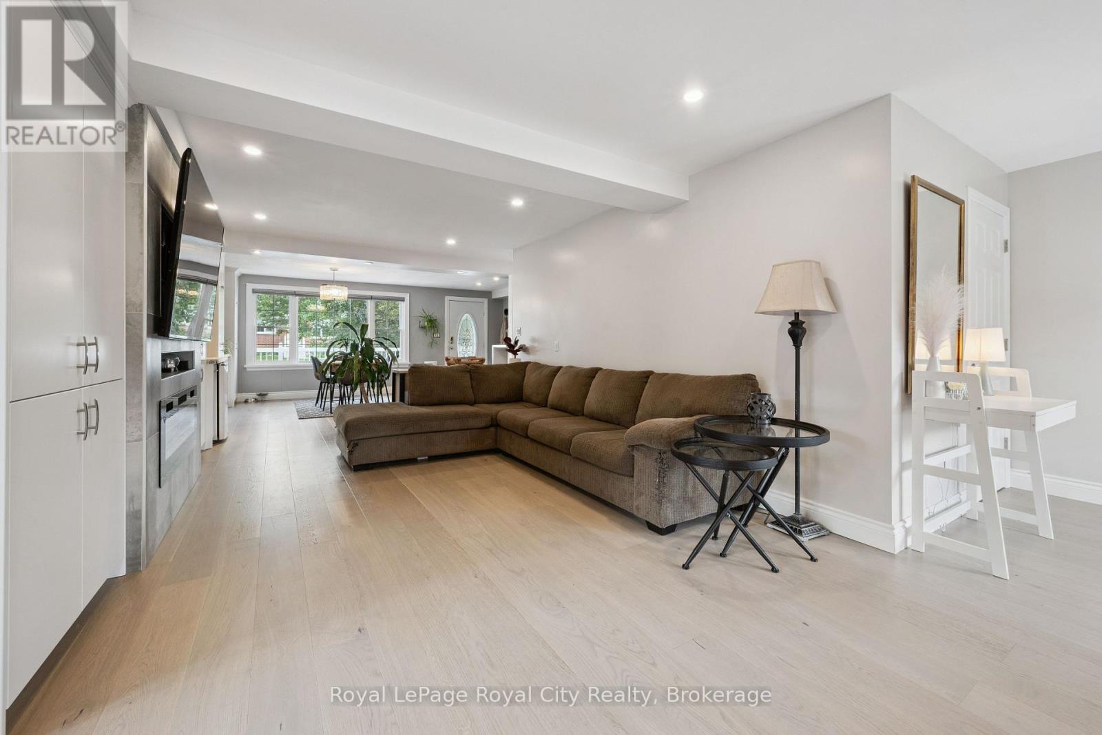












8 ROSEWOOD AVENUE

,
Guelph (Junction/Onward Willow),




Ontario
N1H5Z9

