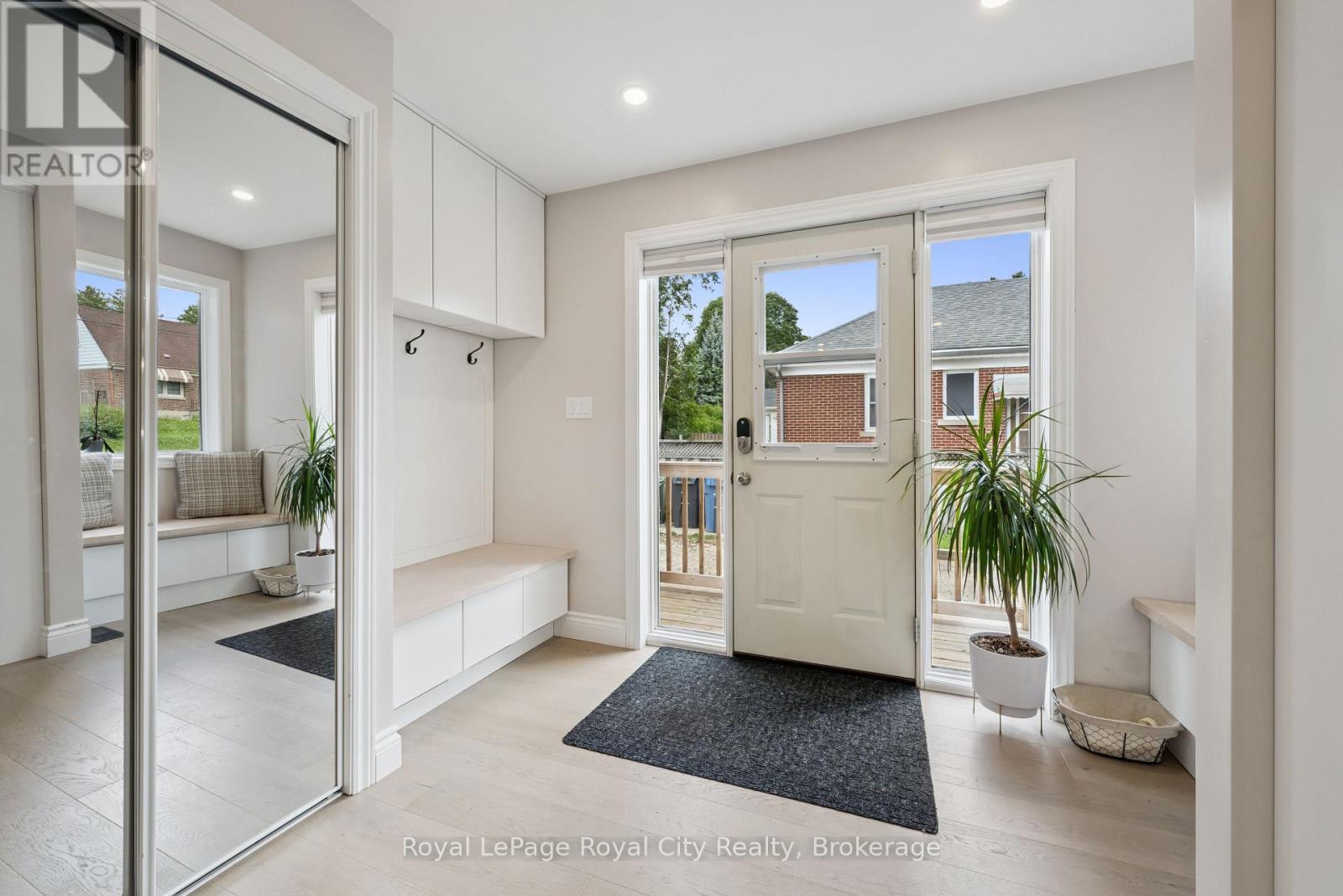 












8 ROSEWOOD AVENUE

,
Guelph (Junction/Onward Willow),




Ontario
N1H5Z9

