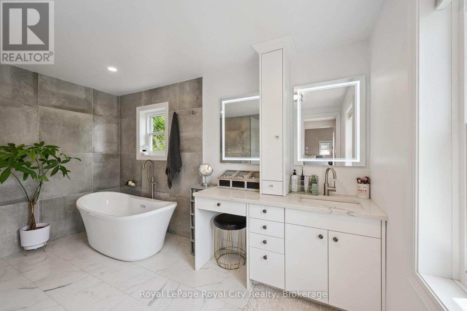 












8 ROSEWOOD AVENUE

,
Guelph (Junction/Onward Willow),




Ontario
N1H5Z9

