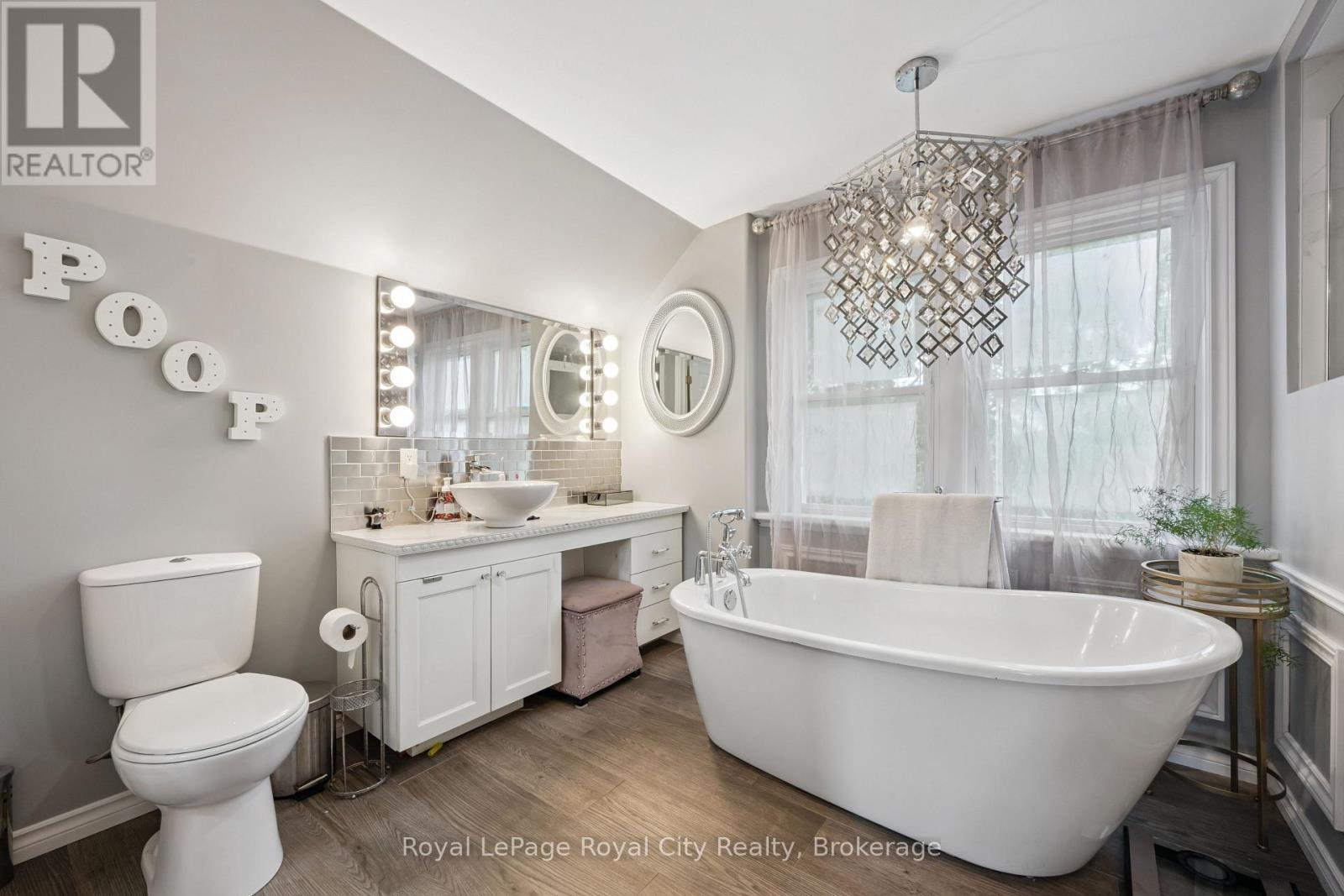 












8 ROSEWOOD AVENUE

,
Guelph (Junction/Onward Willow),




Ontario
N1H5Z9

