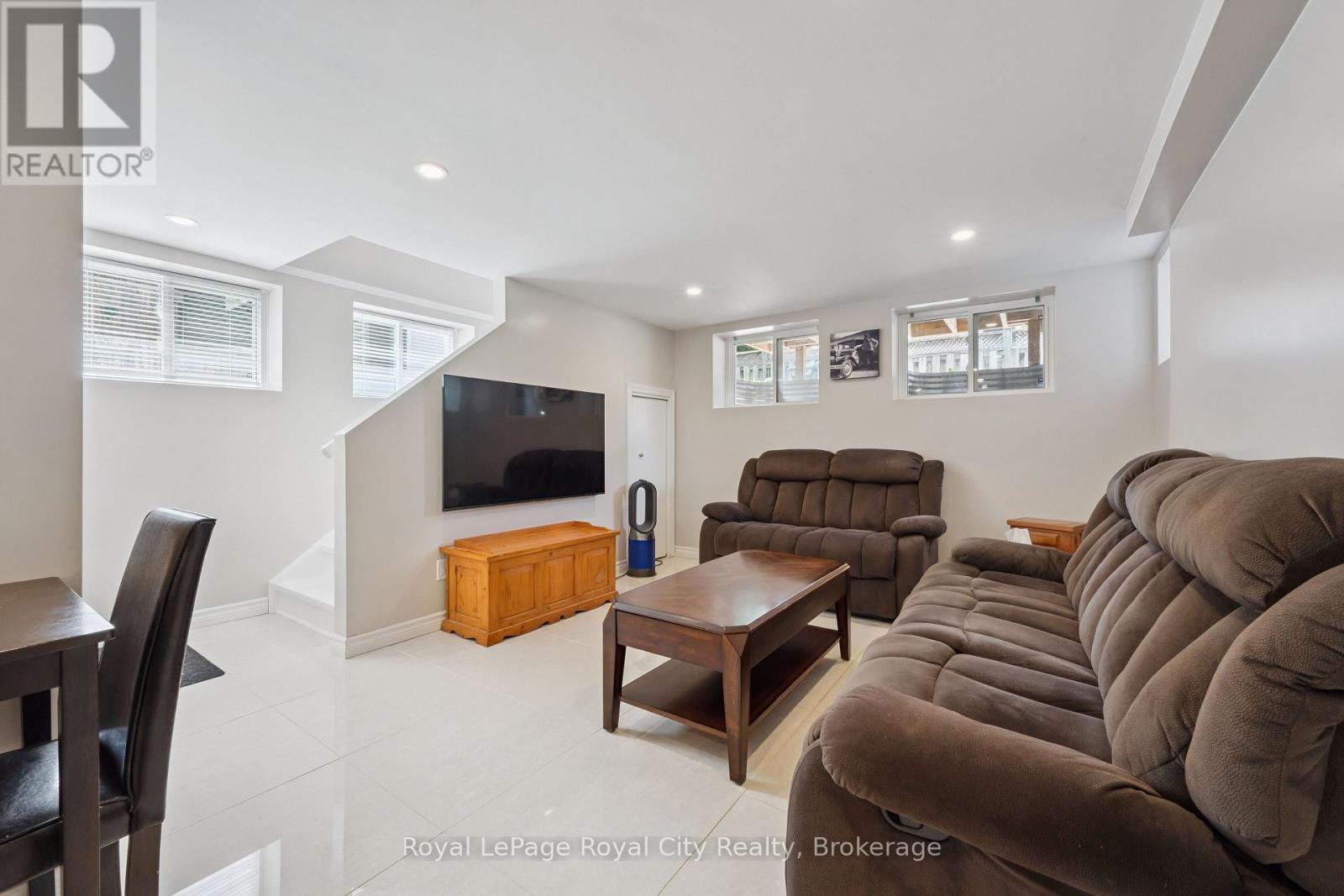 












8 ROSEWOOD AVENUE

,
Guelph (Junction/Onward Willow),




Ontario
N1H5Z9

