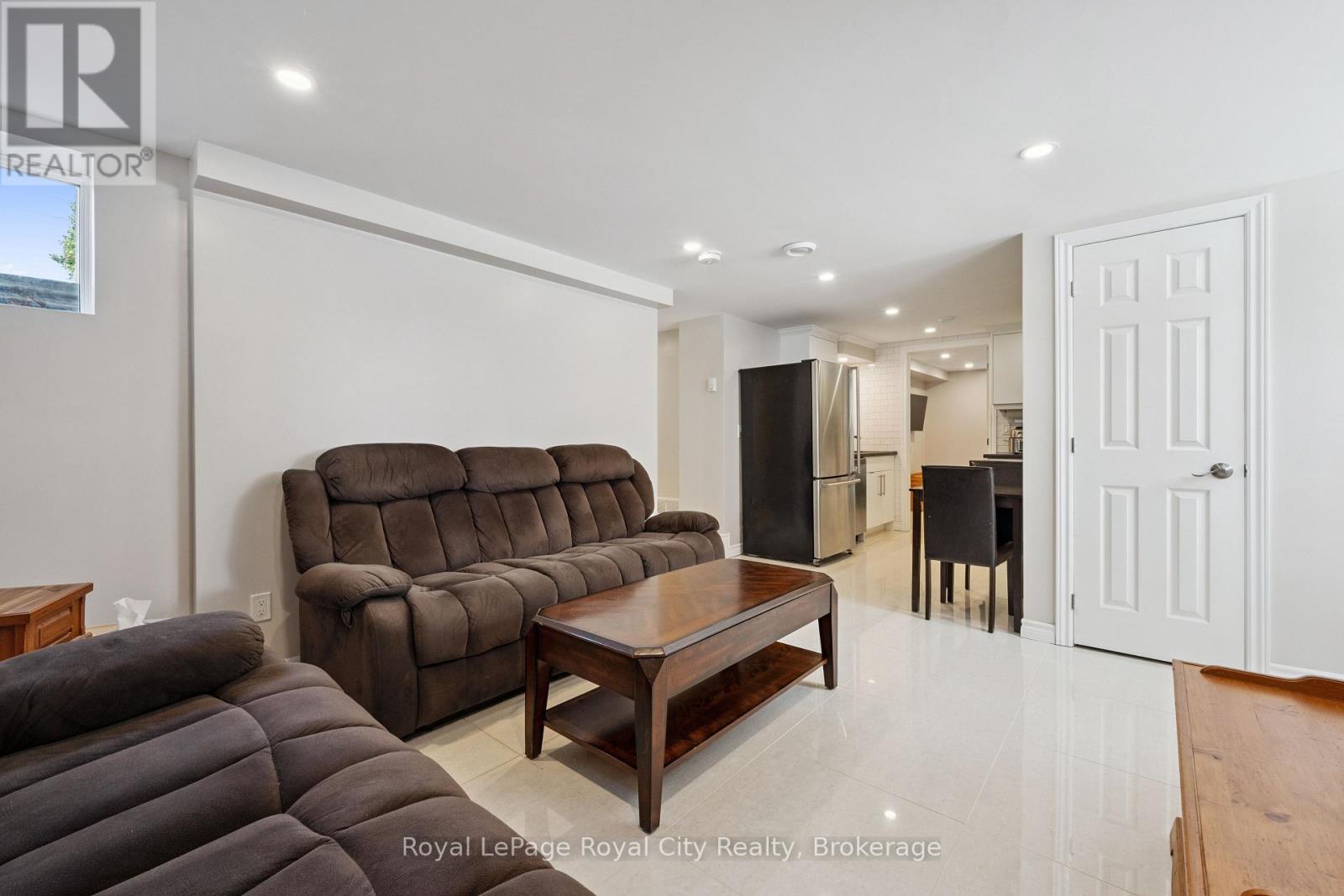 












8 ROSEWOOD AVENUE

,
Guelph (Junction/Onward Willow),




Ontario
N1H5Z9

