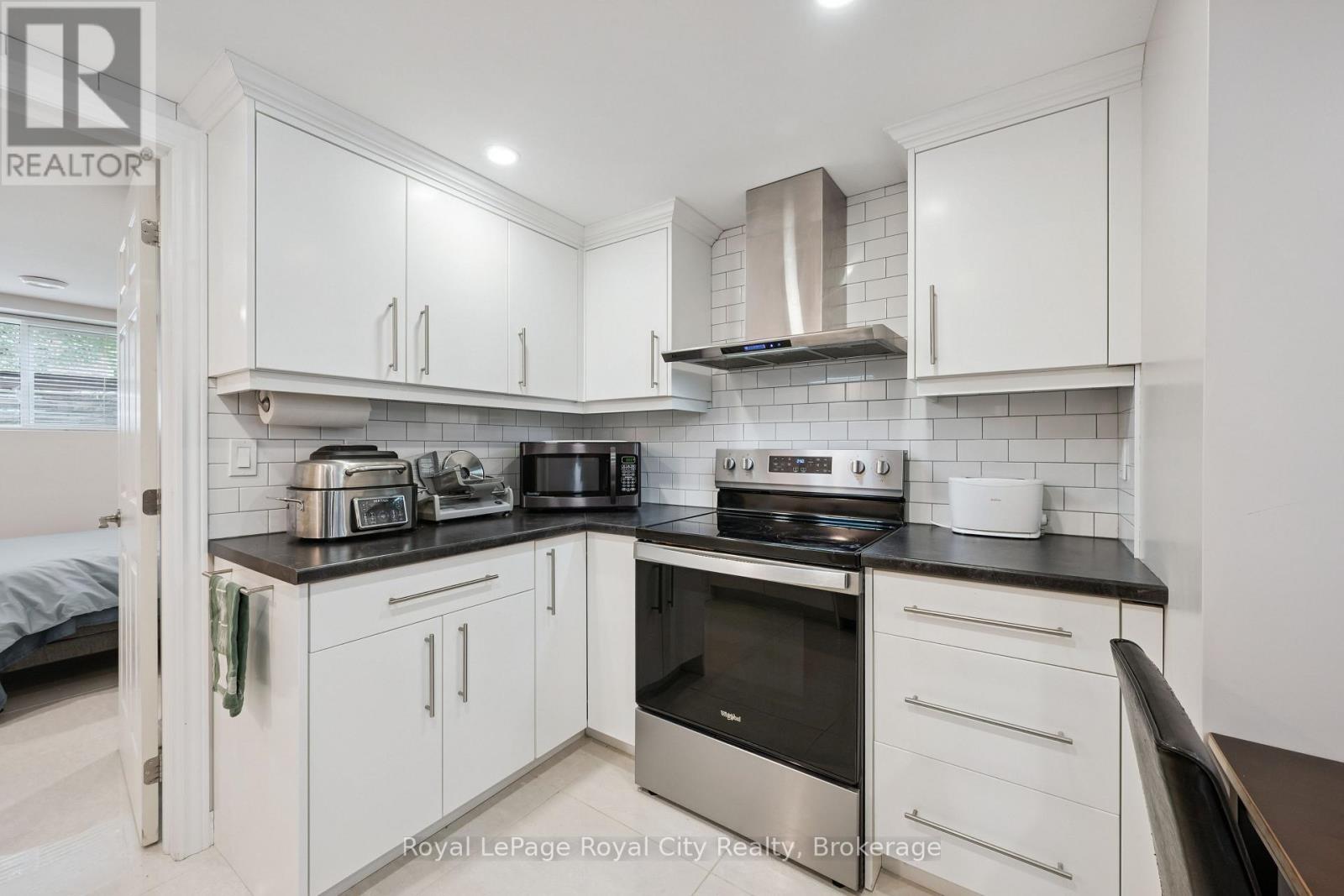 












8 ROSEWOOD AVENUE

,
Guelph (Junction/Onward Willow),




Ontario
N1H5Z9

