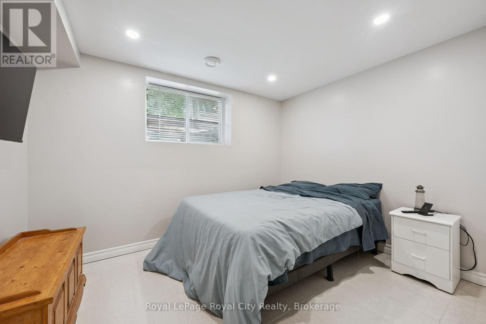 












8 ROSEWOOD AVENUE

,
Guelph (Junction/Onward Willow),




Ontario
N1H5Z9

