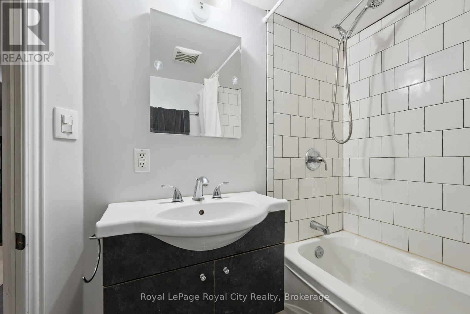 












8 ROSEWOOD AVENUE

,
Guelph (Junction/Onward Willow),




Ontario
N1H5Z9


