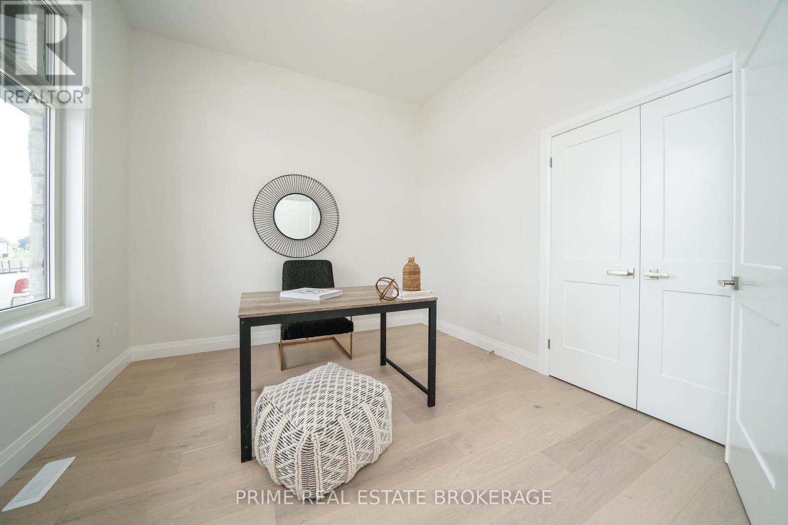 












6 - 62 COMPASS TRAIL

,
Central Elgin (Port Stanley),







Ontario
N5L0B4

