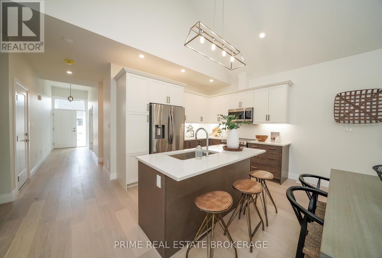 












6 - 62 COMPASS TRAIL

,
Central Elgin (Port Stanley),







Ontario
N5L0B4

