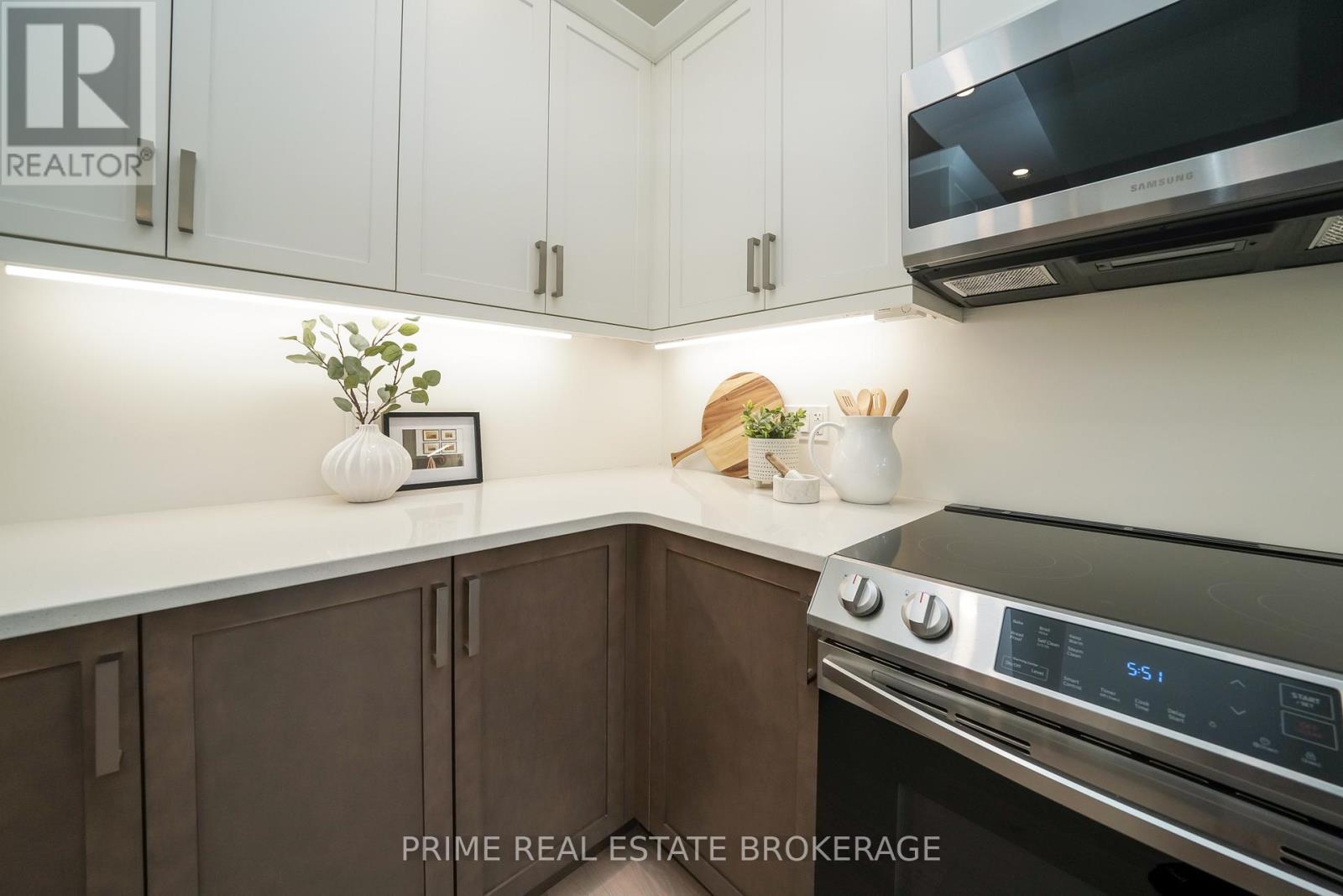 












6 - 62 COMPASS TRAIL

,
Central Elgin (Port Stanley),







Ontario
N5L0B4

