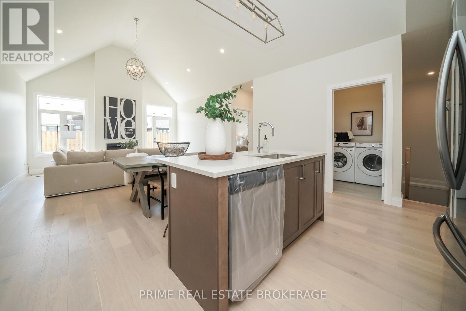 












6 - 62 COMPASS TRAIL

,
Central Elgin (Port Stanley),







Ontario
N5L0B4

