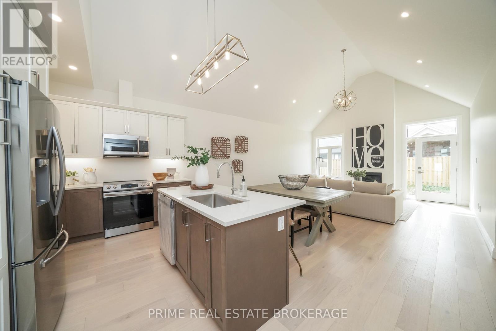 












6 - 62 COMPASS TRAIL

,
Central Elgin (Port Stanley),







Ontario
N5L0B4

