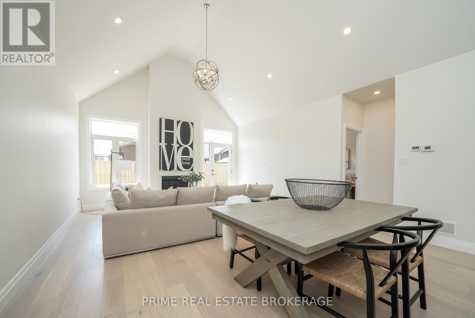 












6 - 62 COMPASS TRAIL

,
Central Elgin (Port Stanley),







Ontario
N5L0B4

