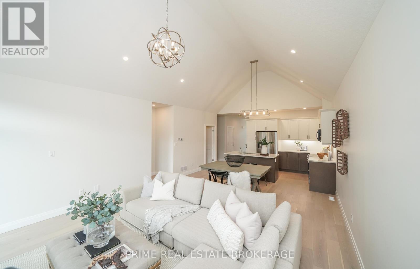 












6 - 62 COMPASS TRAIL

,
Central Elgin (Port Stanley),







Ontario
N5L0B4

