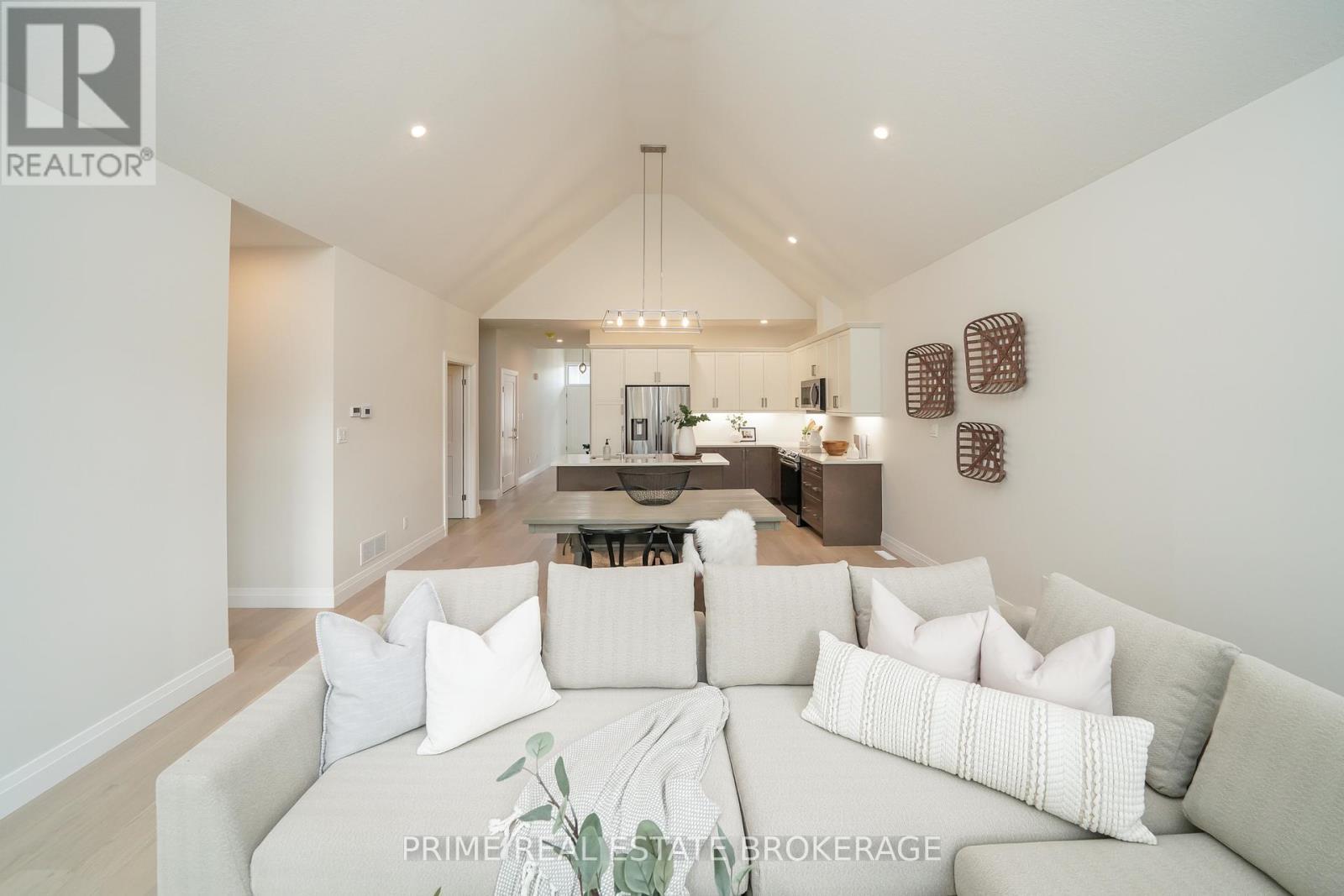 












6 - 62 COMPASS TRAIL

,
Central Elgin (Port Stanley),







Ontario
N5L0B4

