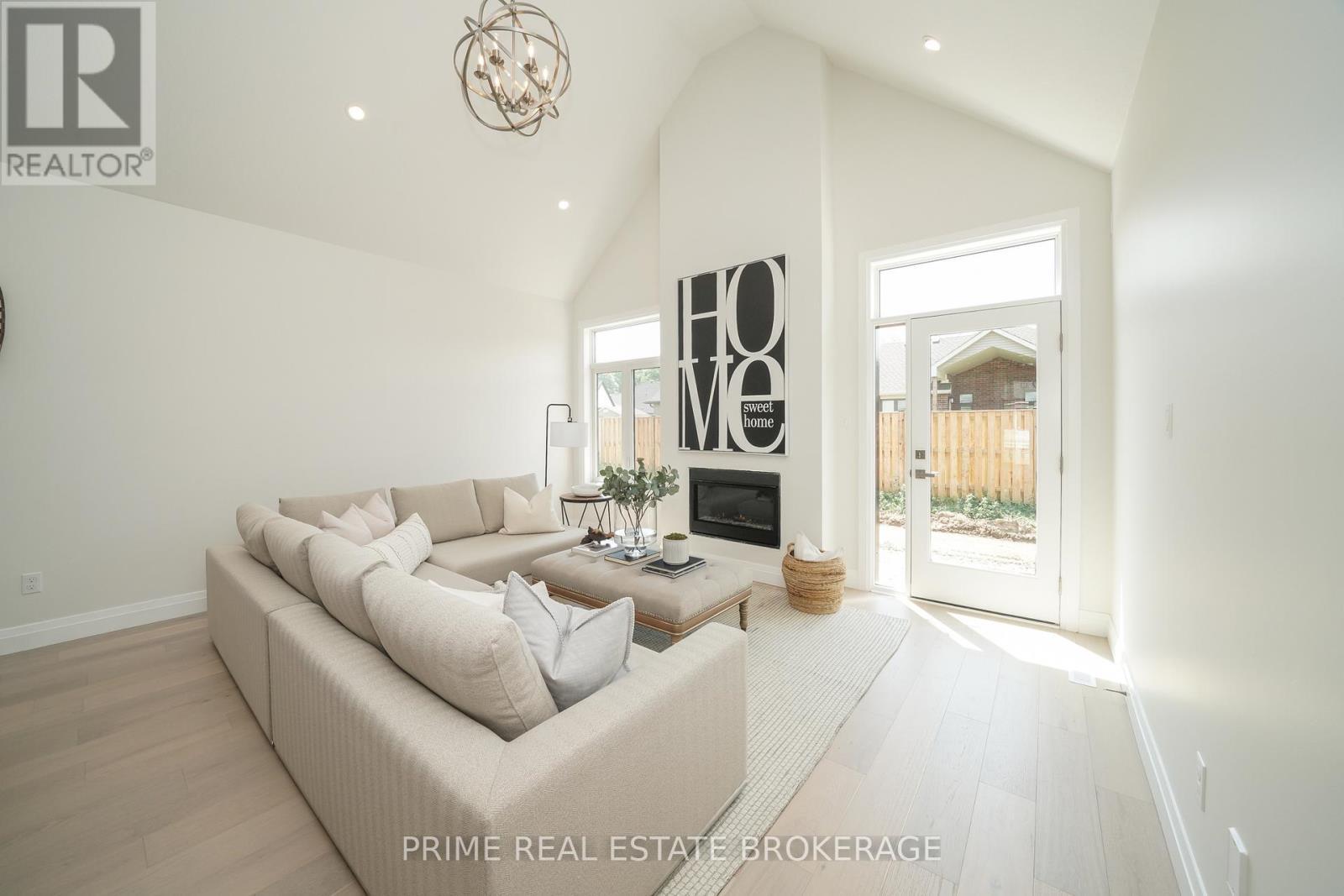 












6 - 62 COMPASS TRAIL

,
Central Elgin (Port Stanley),







Ontario
N5L0B4

