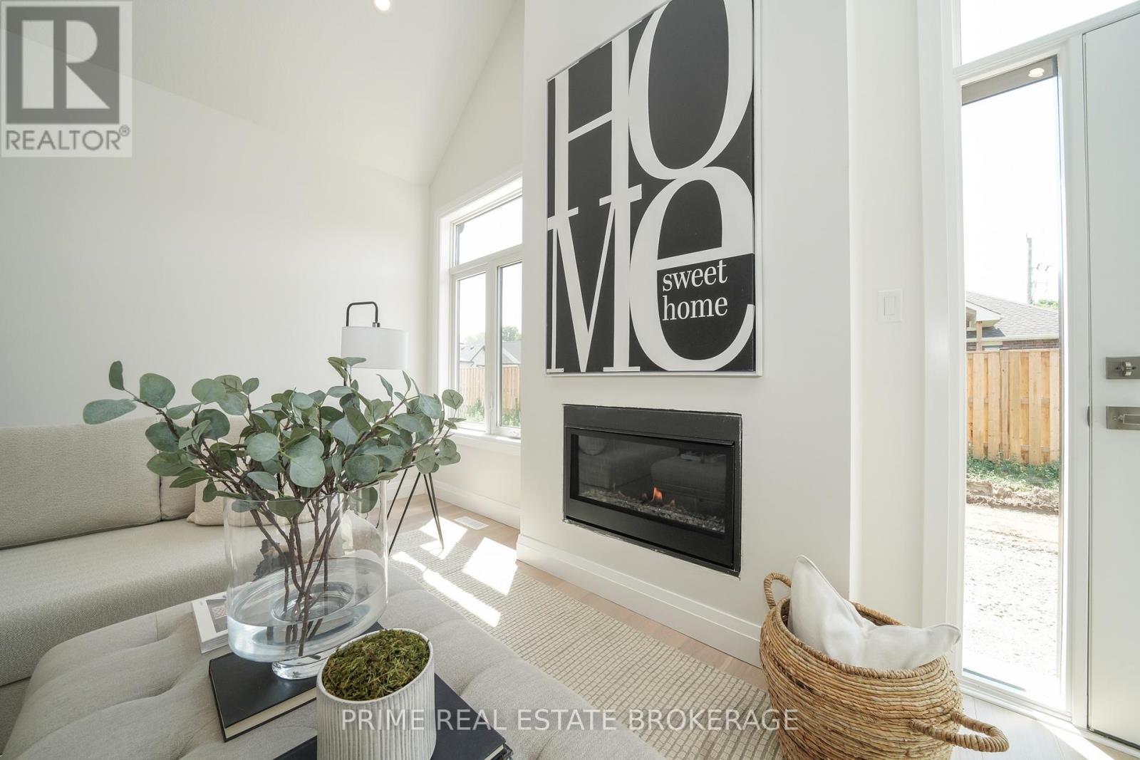 












6 - 62 COMPASS TRAIL

,
Central Elgin (Port Stanley),







Ontario
N5L0B4

