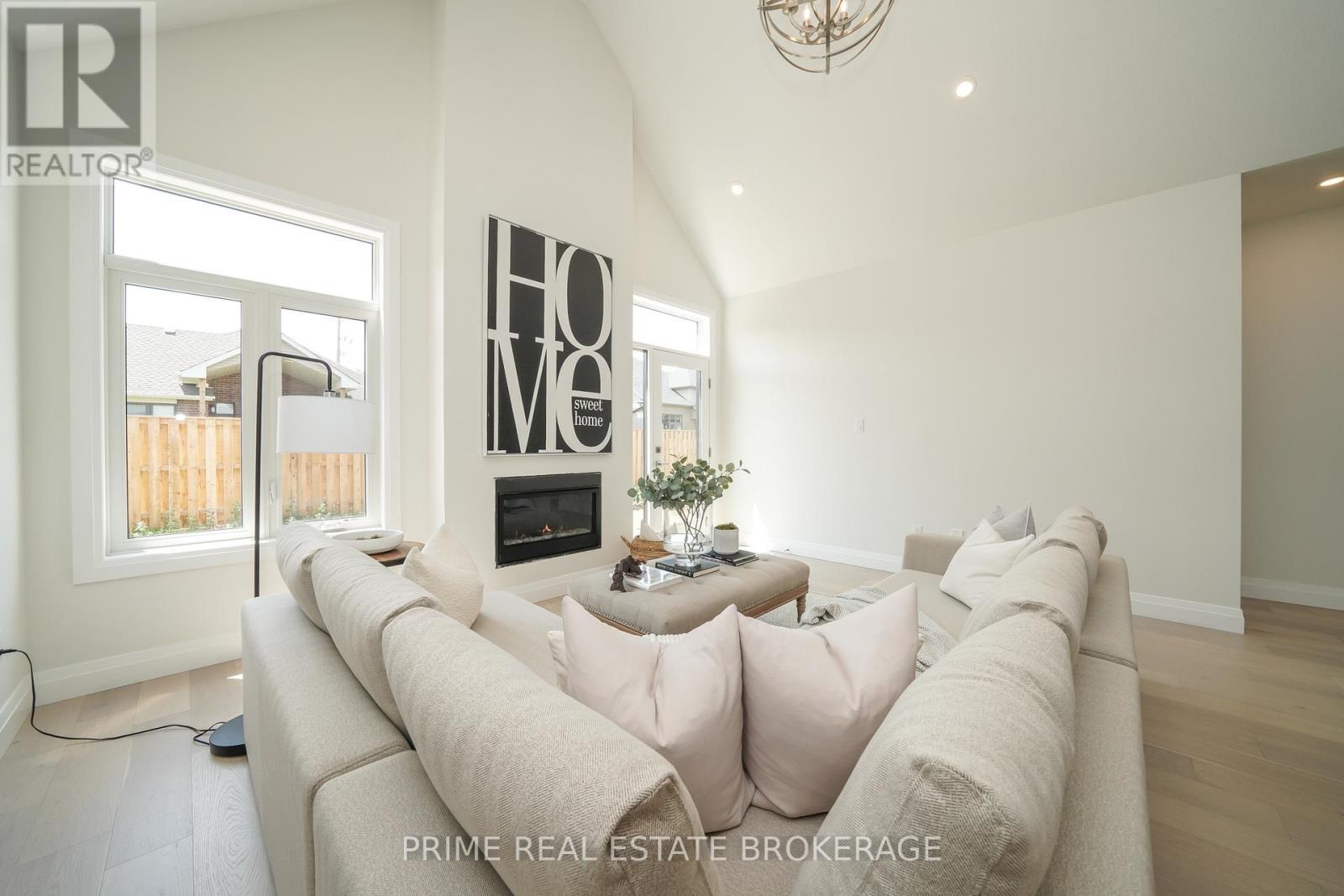 












6 - 62 COMPASS TRAIL

,
Central Elgin (Port Stanley),







Ontario
N5L0B4

