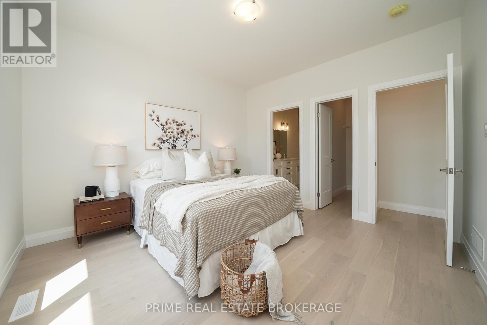 












6 - 62 COMPASS TRAIL

,
Central Elgin (Port Stanley),







Ontario
N5L0B4

